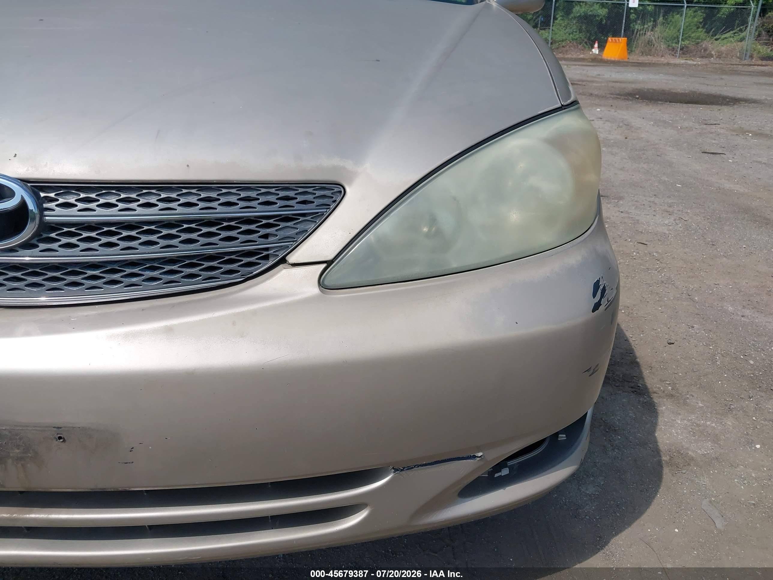 2002 Toyota Camry Le Золотой vin: JTDBE32K720049743