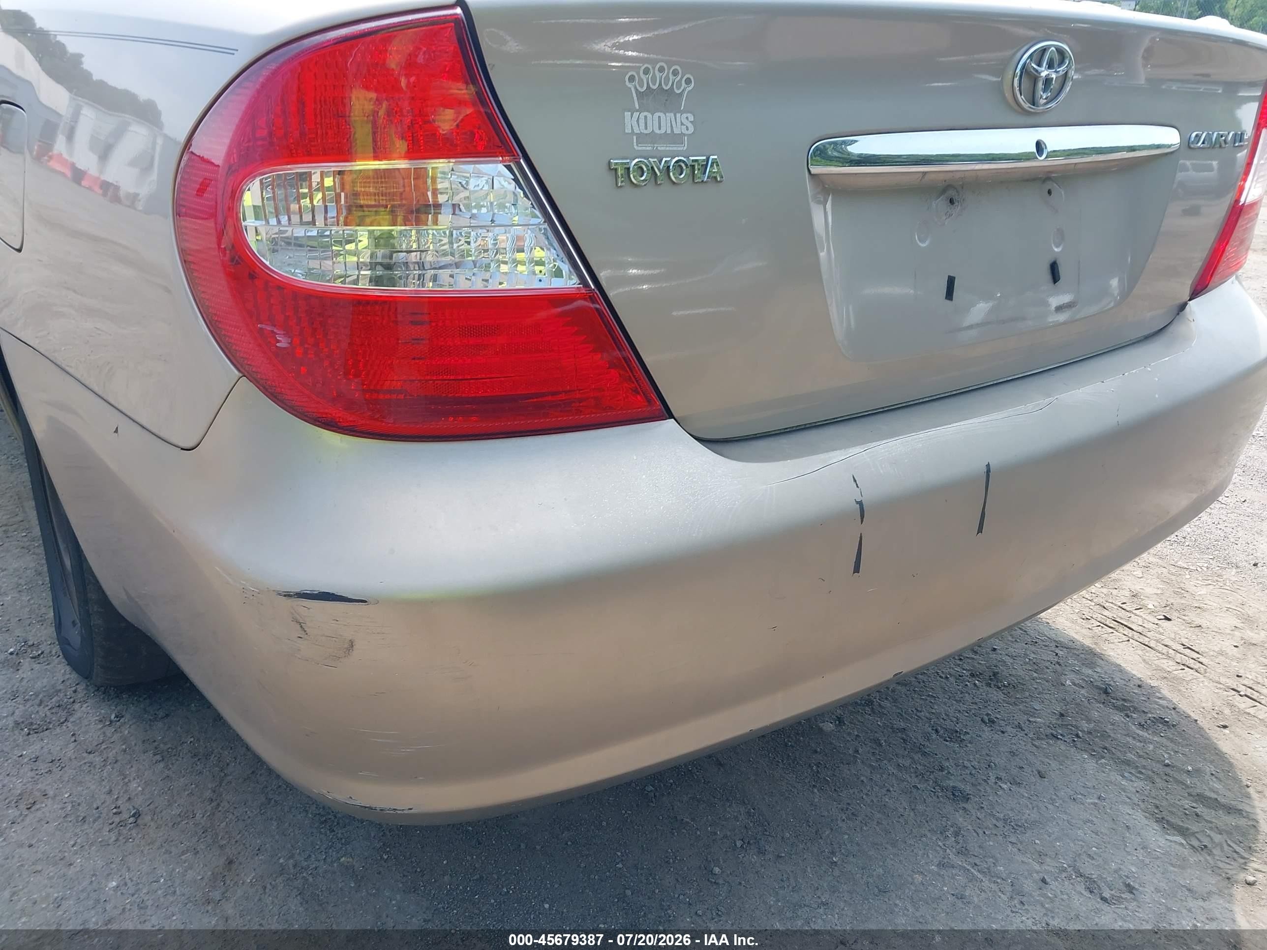2002 Toyota Camry Le Золотой vin: JTDBE32K720049743