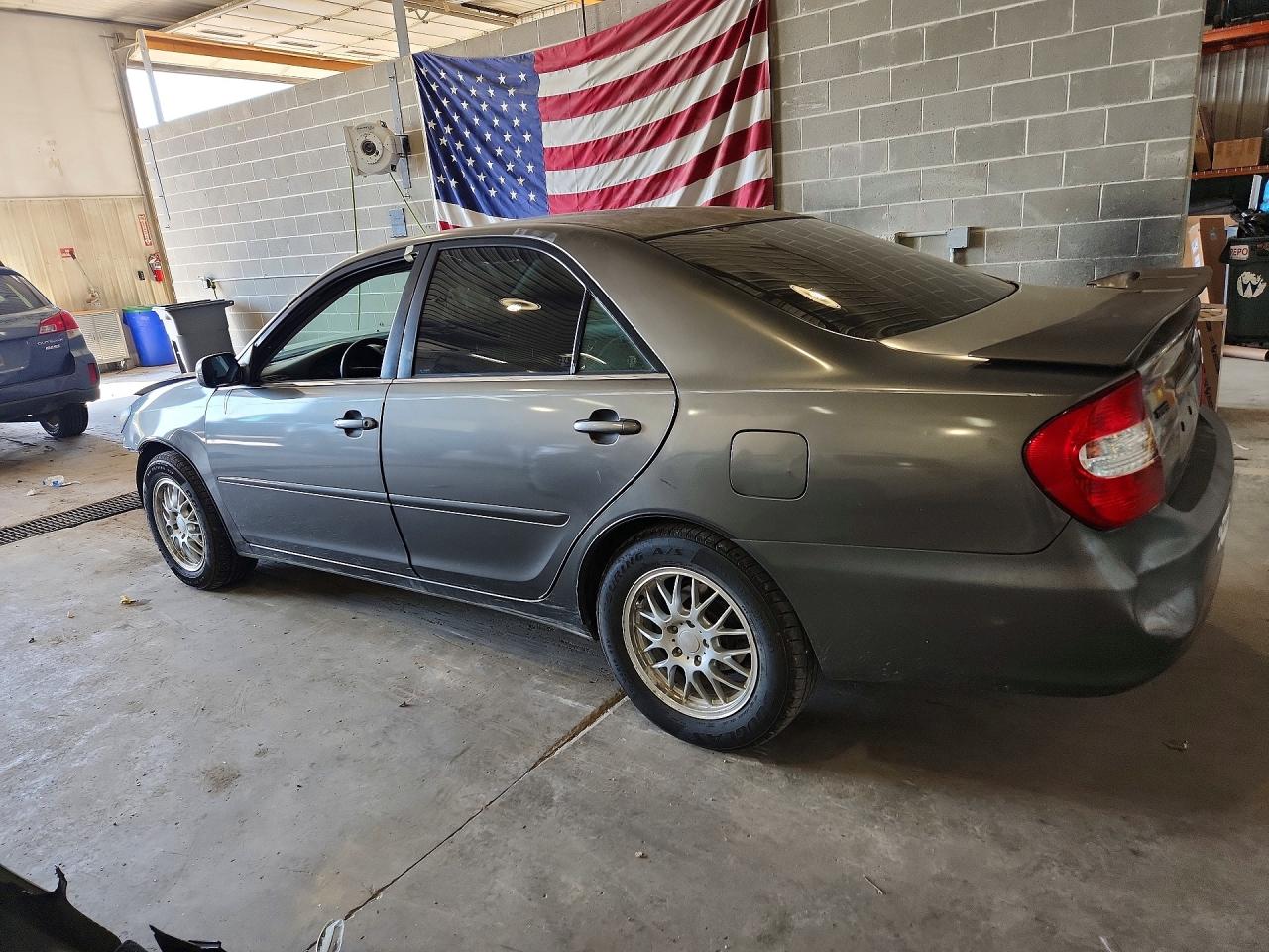 2002 Toyota Camry Se Серый vin: JTDBE32K720053792