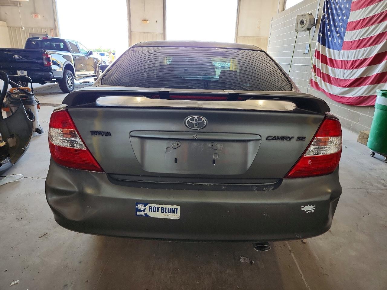 2002 Toyota Camry Se Серый vin: JTDBE32K720053792