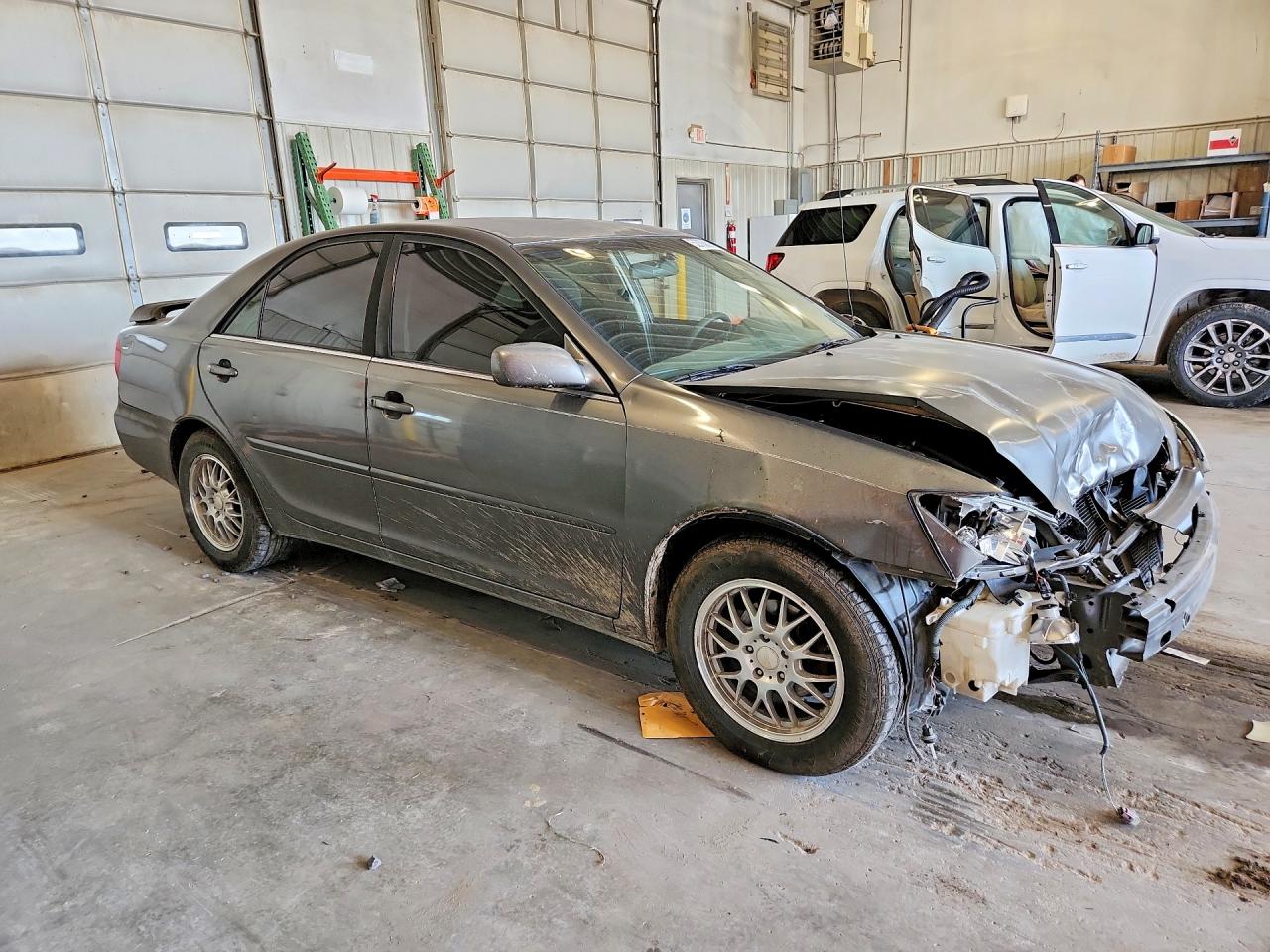 2002 Toyota Camry Se Серый vin: JTDBE32K720053792