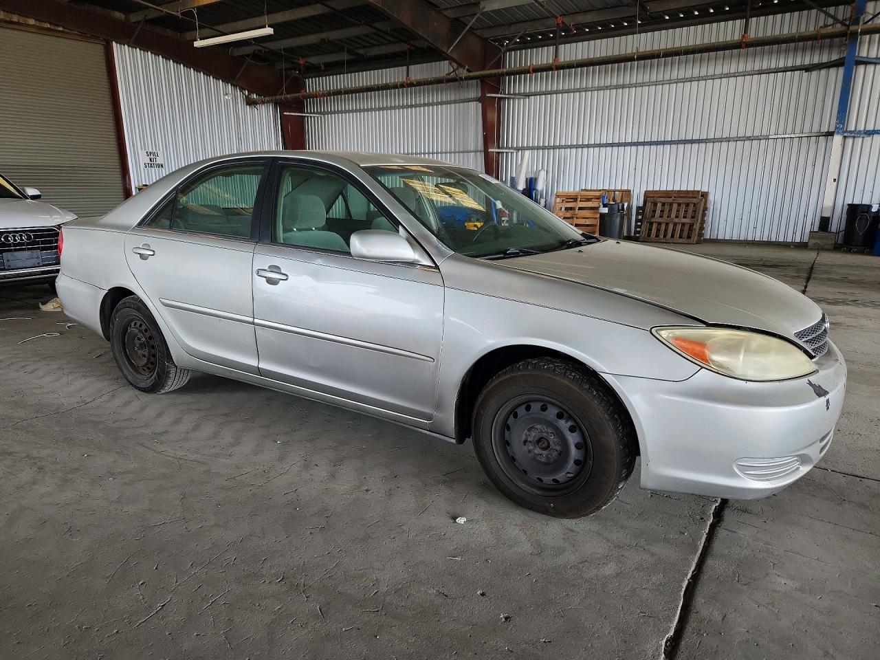 2002 Toyota Camry Silver vin: JTDBE32K720057471