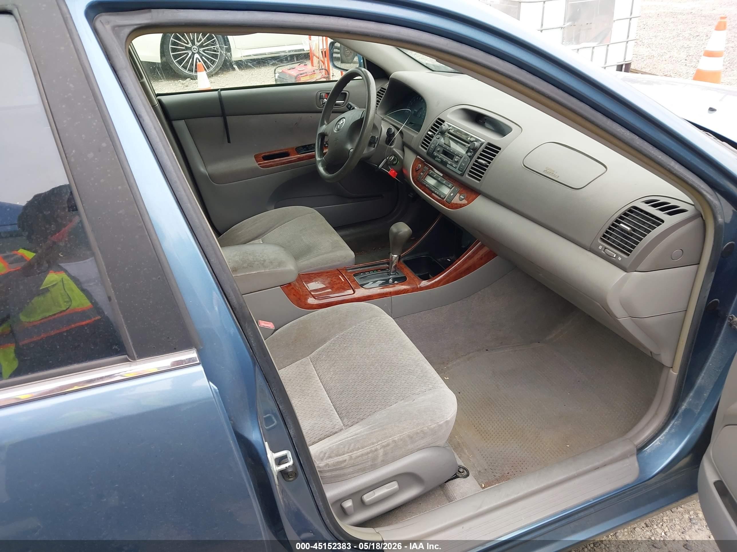 2002 Toyota Camry Xle Blue vin: JTDBE32K720062461
