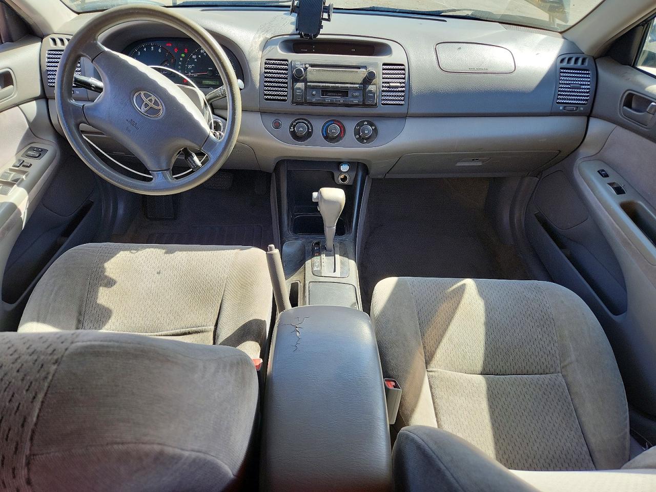 2002 Toyota Camry Le Green vin: JTDBE32K720136672