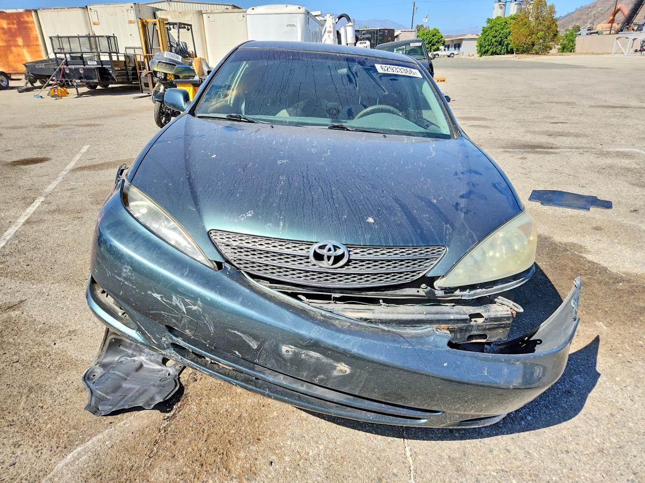 2002 Toyota Camry Le Green vin: JTDBE32K720136672