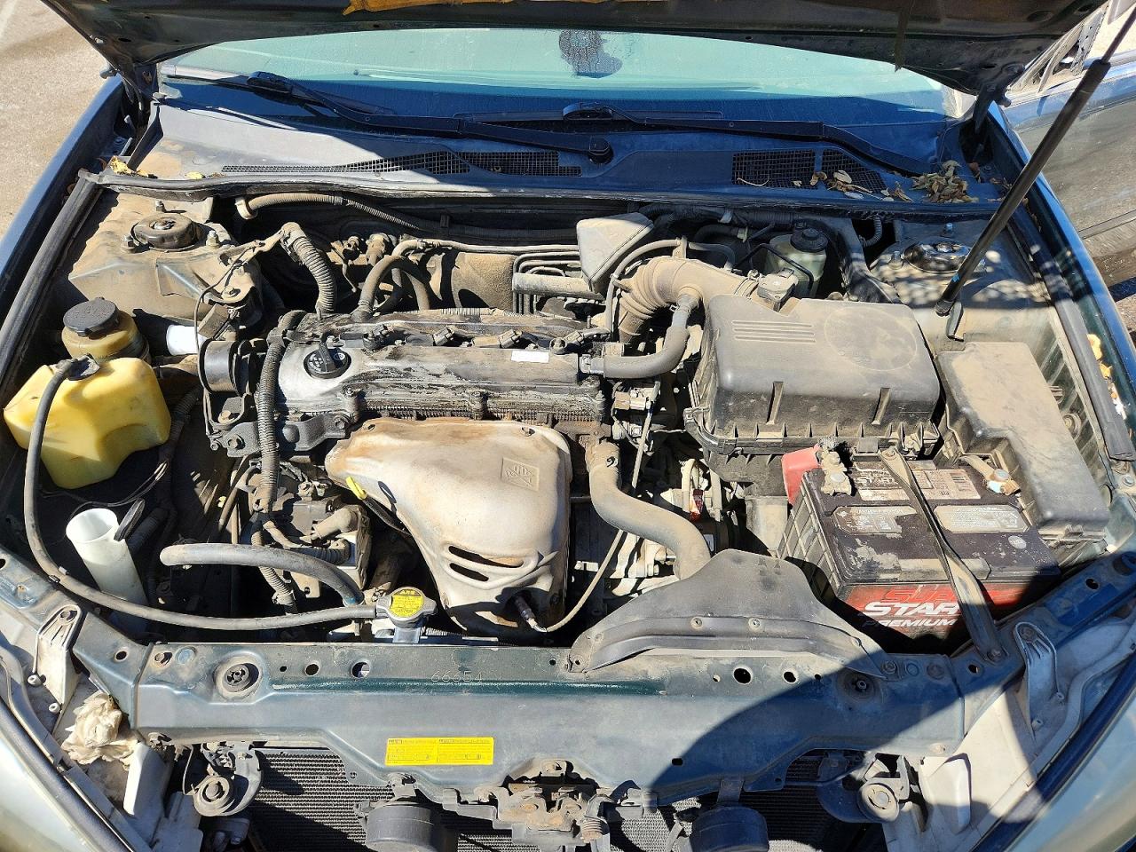 2002 Toyota Camry Le Green vin: JTDBE32K720136672