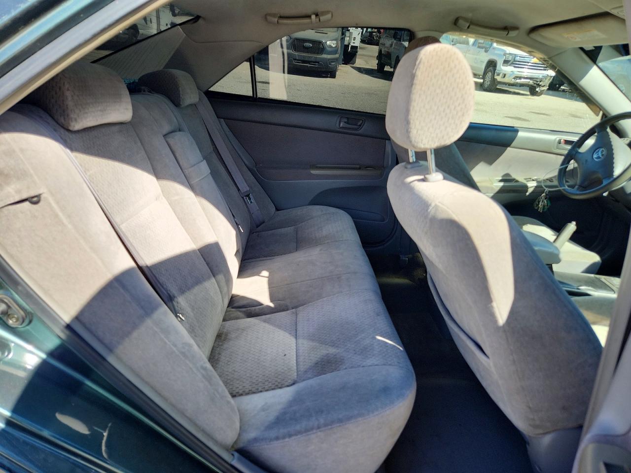 2002 Toyota Camry Le Green vin: JTDBE32K720136672