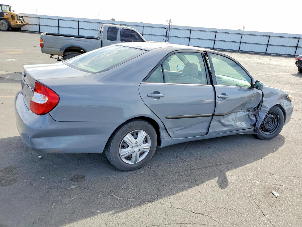 2003 Toyota Camry Le Gray vin: JTDBE32K730146698
