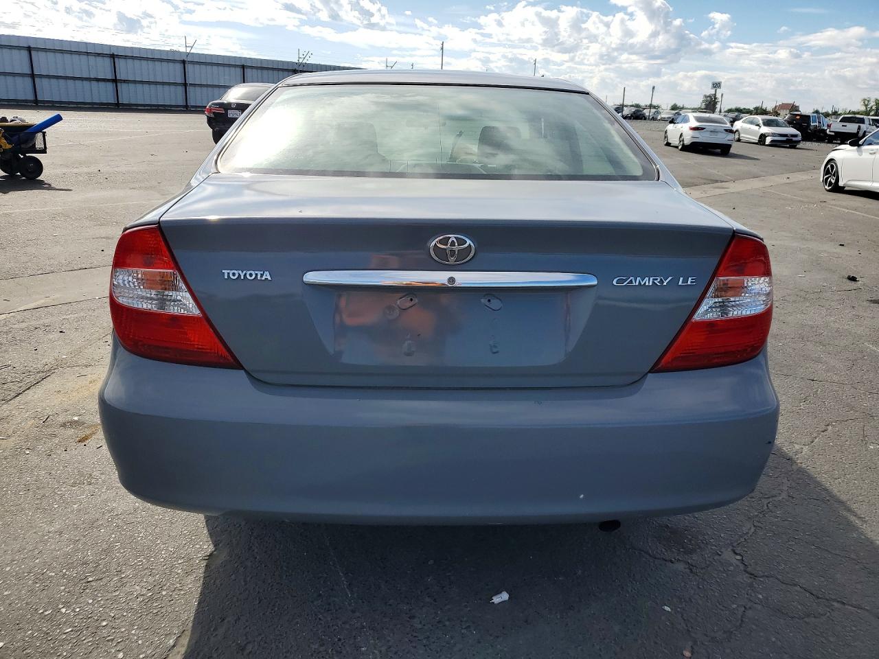 2003 Toyota Camry Le Gray vin: JTDBE32K730146698