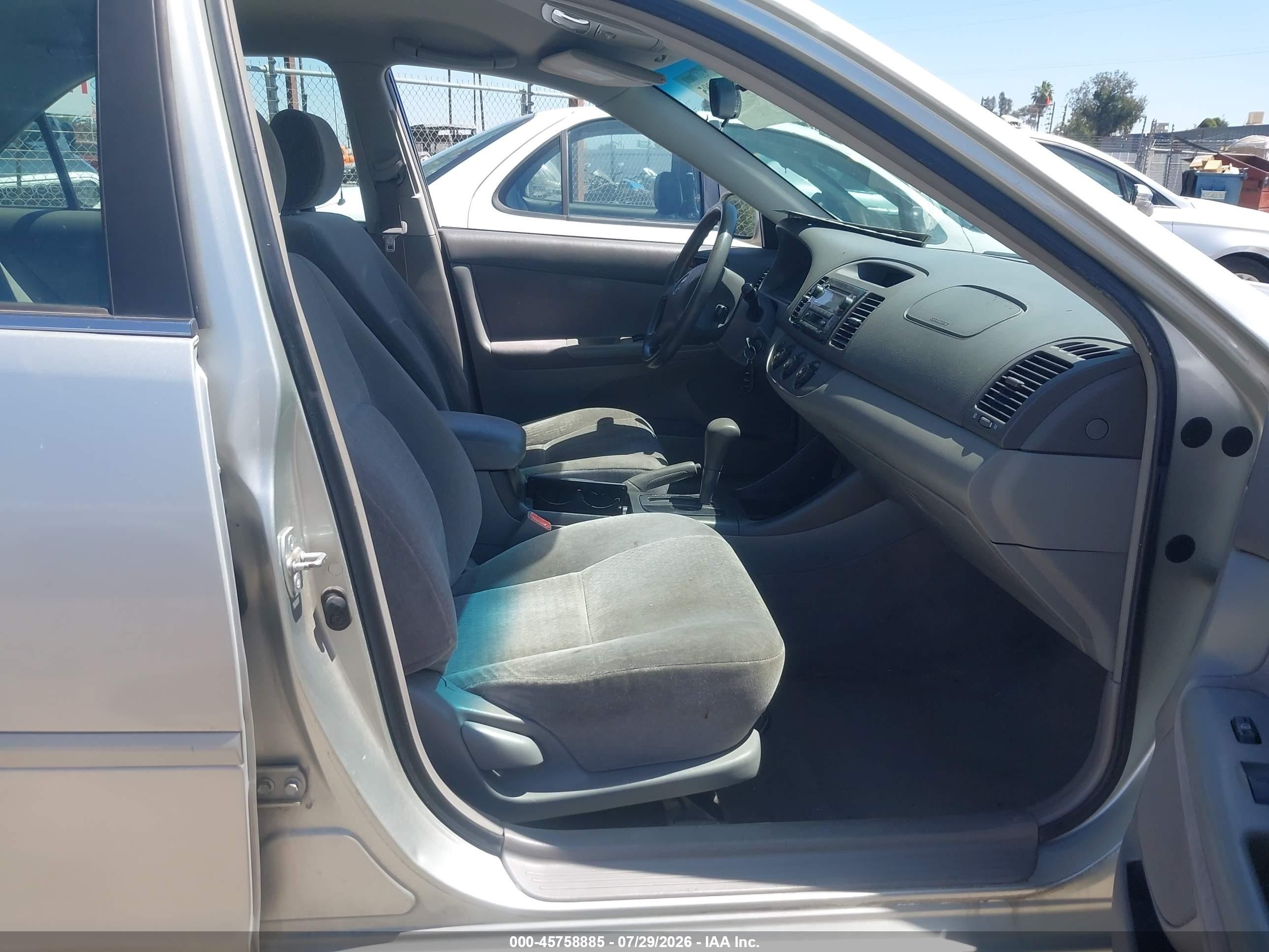 2003 Toyota Camry Le Silver vin: JTDBE32K730235459