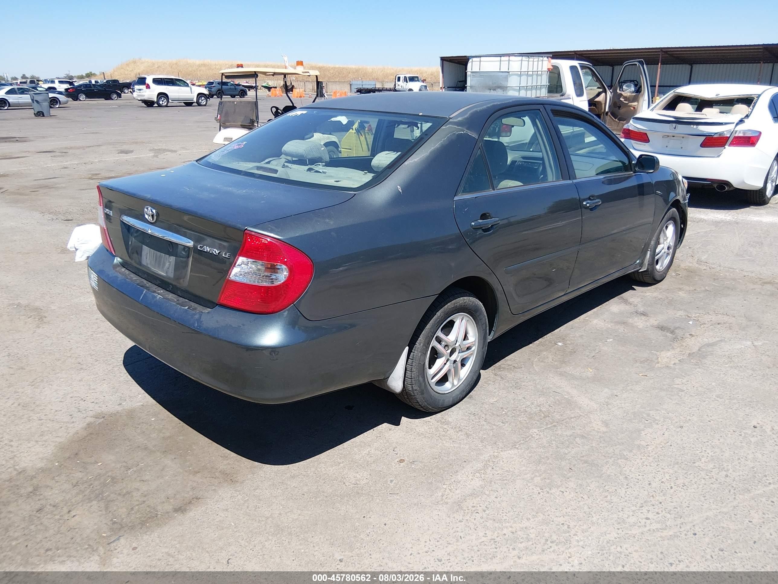 2002 Toyota Camry Le Green vin: JTDBE32K820017285