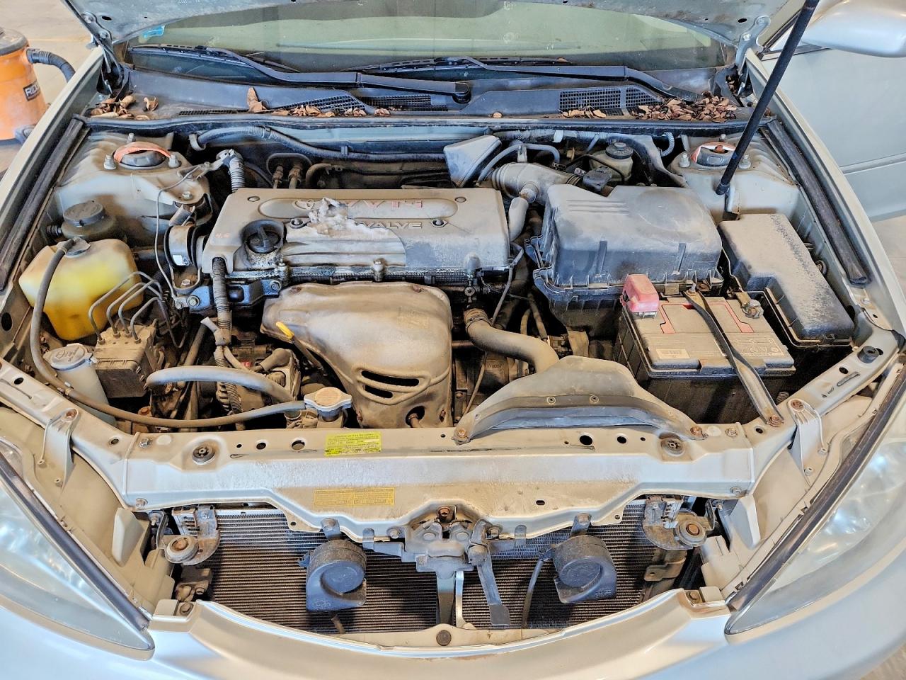 2002 Toyota Camry Le Silver vin: JTDBE32K820045555