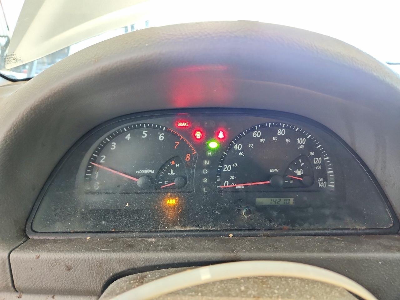 2002 Toyota Camry Le Silver vin: JTDBE32K820045555