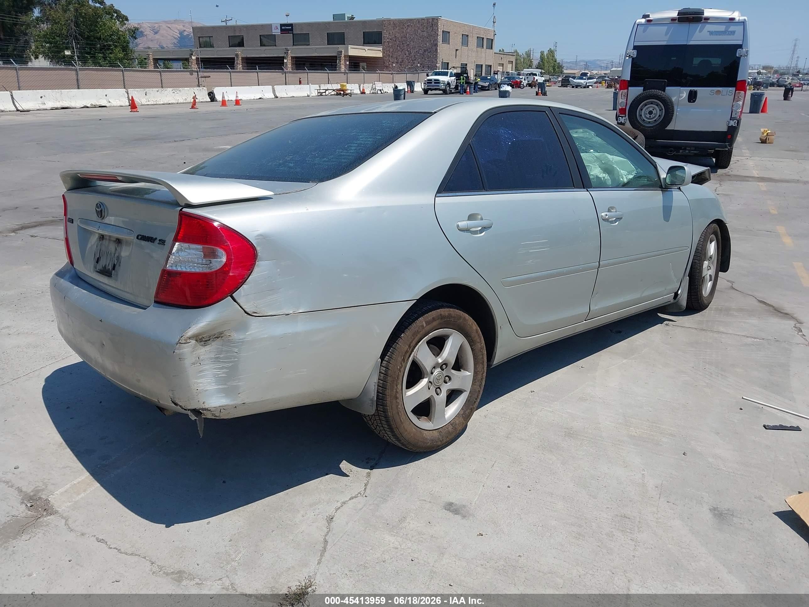 2002 Toyota Camry Se Silver vin: JTDBE32K820056331