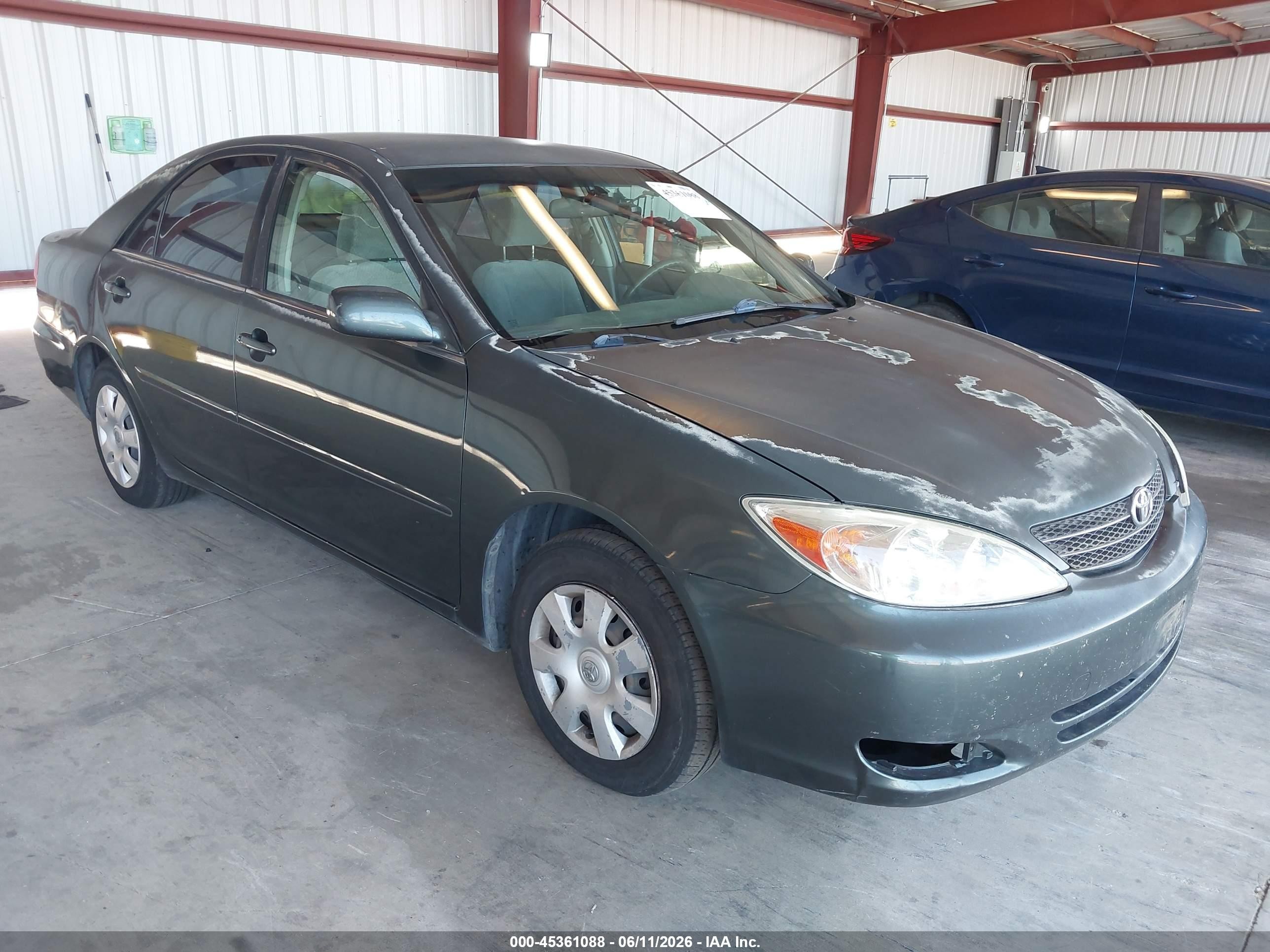 2002 Toyota Camry Le Green vin: JTDBE32K820068401