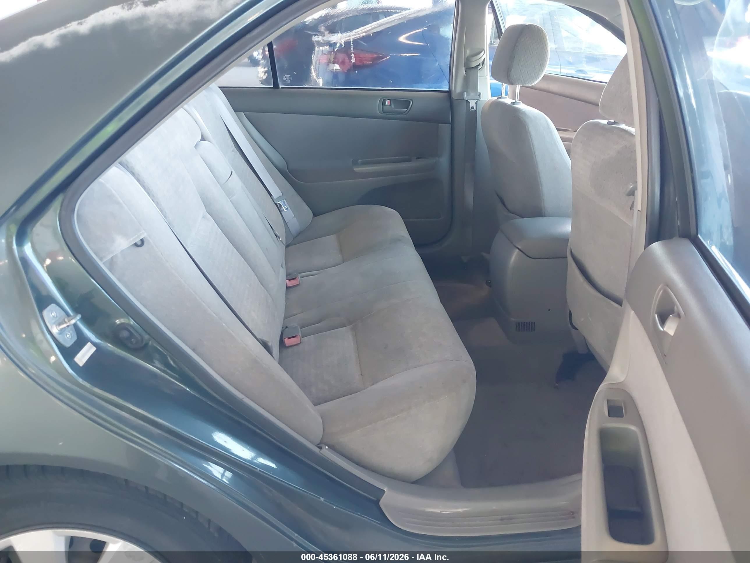 2002 Toyota Camry Le Green vin: JTDBE32K820068401