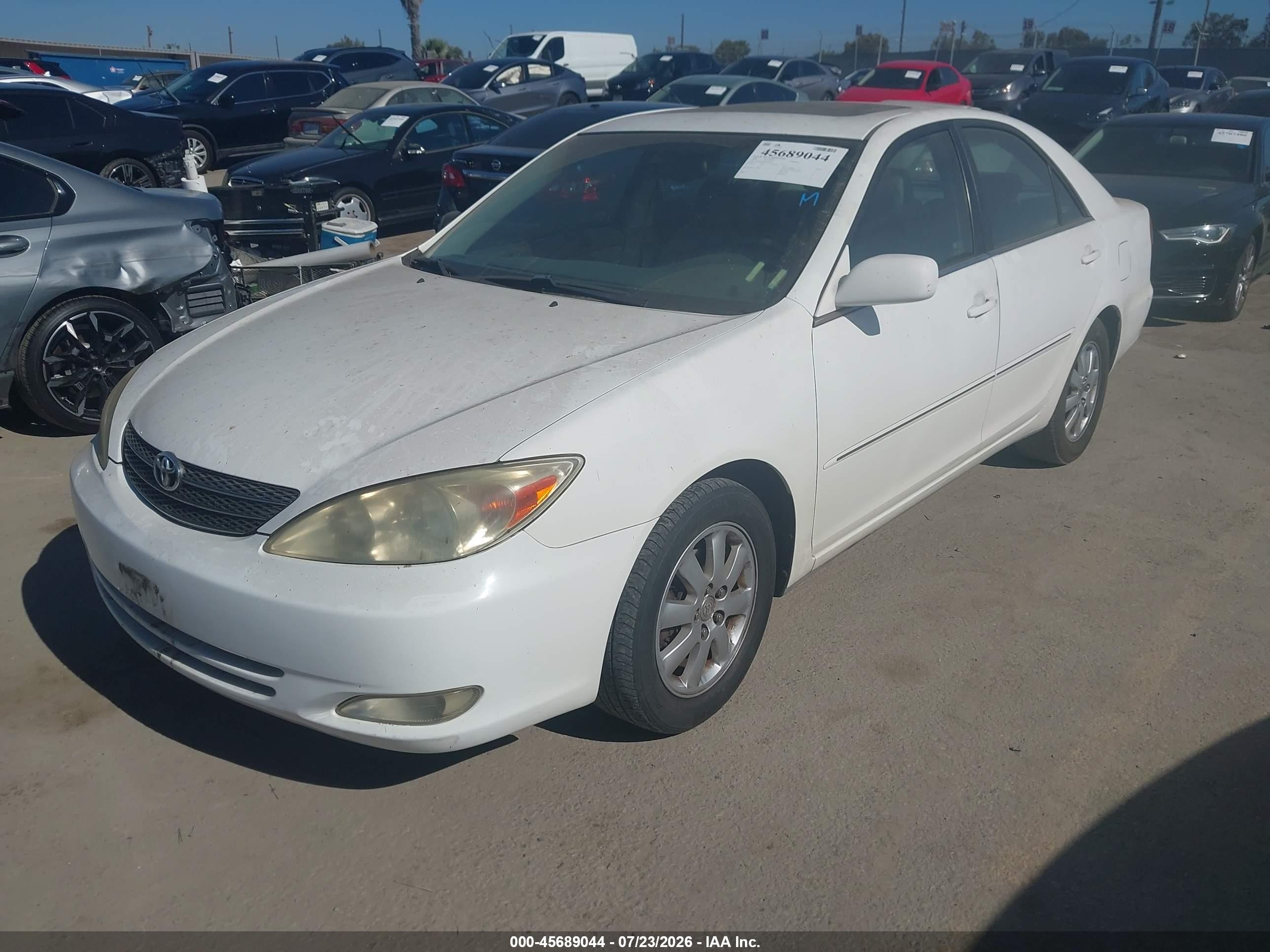 2003 Toyota Camry Xle Белый vin: JTDBE32K830238709