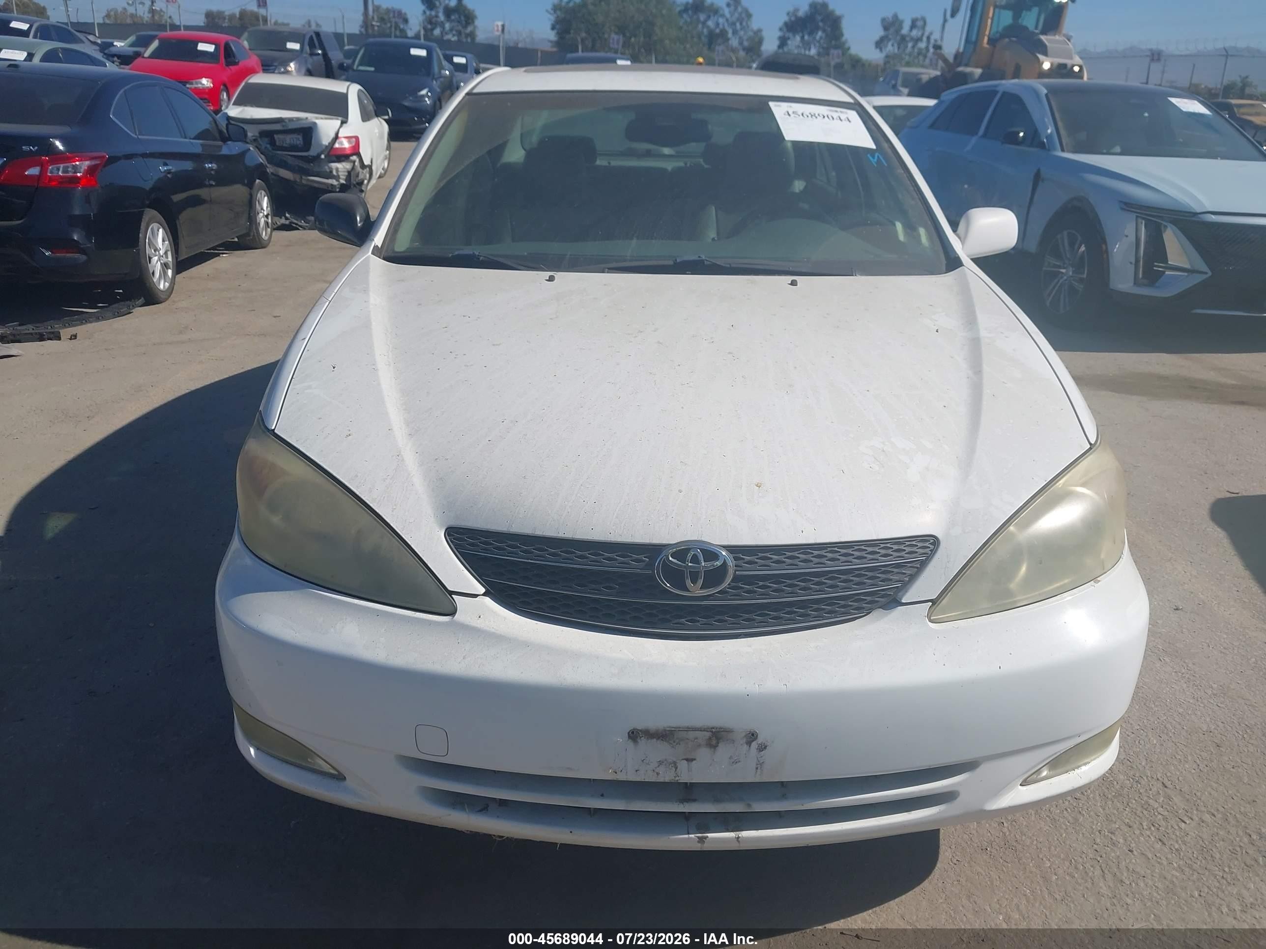 2003 Toyota Camry Xle Белый vin: JTDBE32K830238709