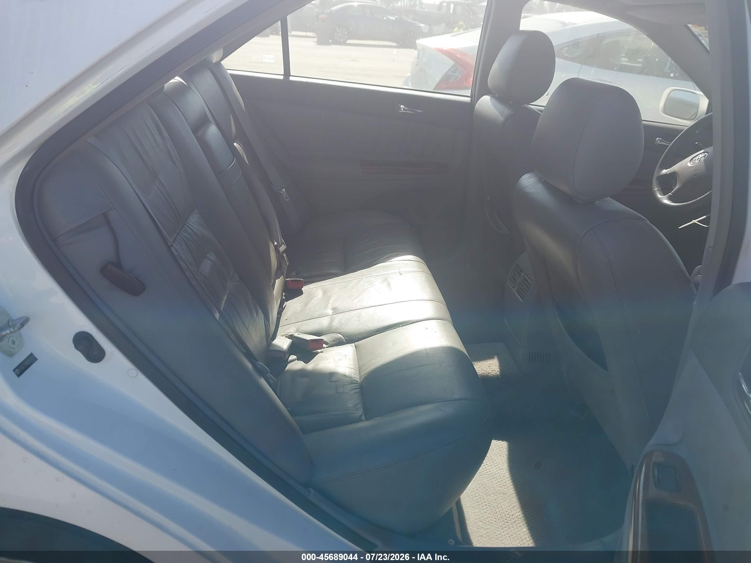 2003 Toyota Camry Xle Белый vin: JTDBE32K830238709