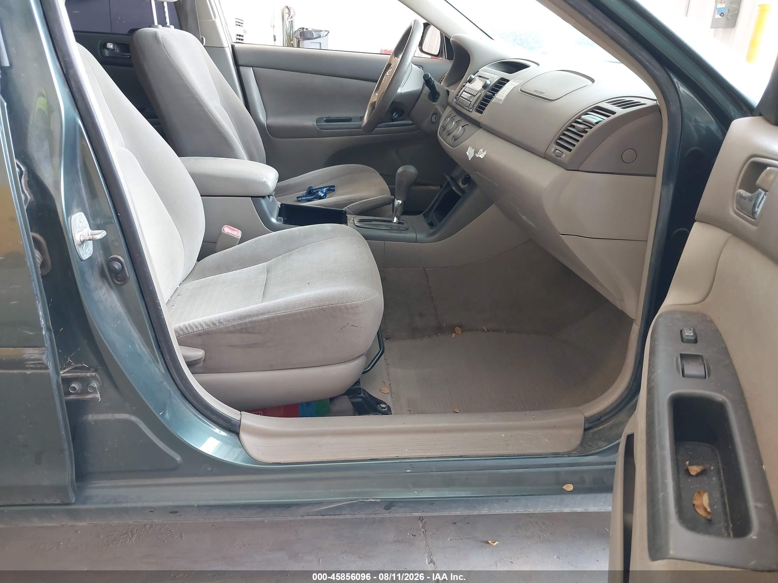 2005 Toyota Camry Le Black vin: JTDBE32K853023185