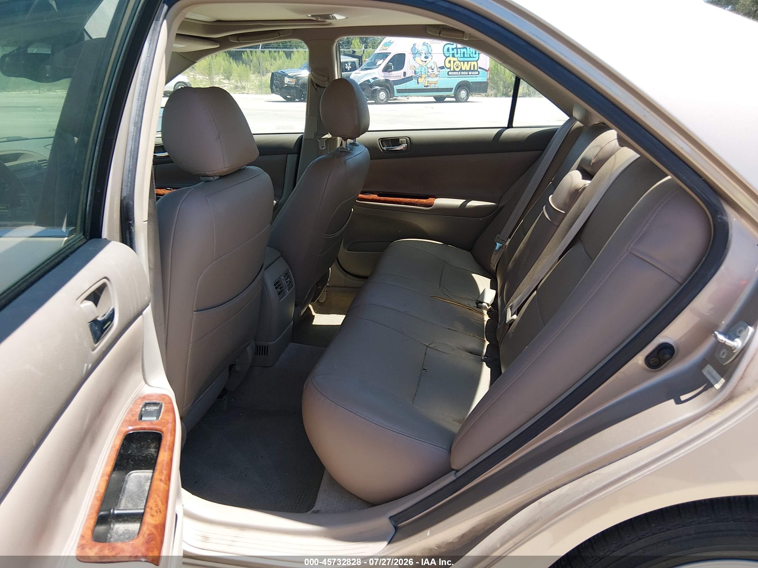 2002 Toyota Camry Xle Tan vin: JTDBE32K920131019