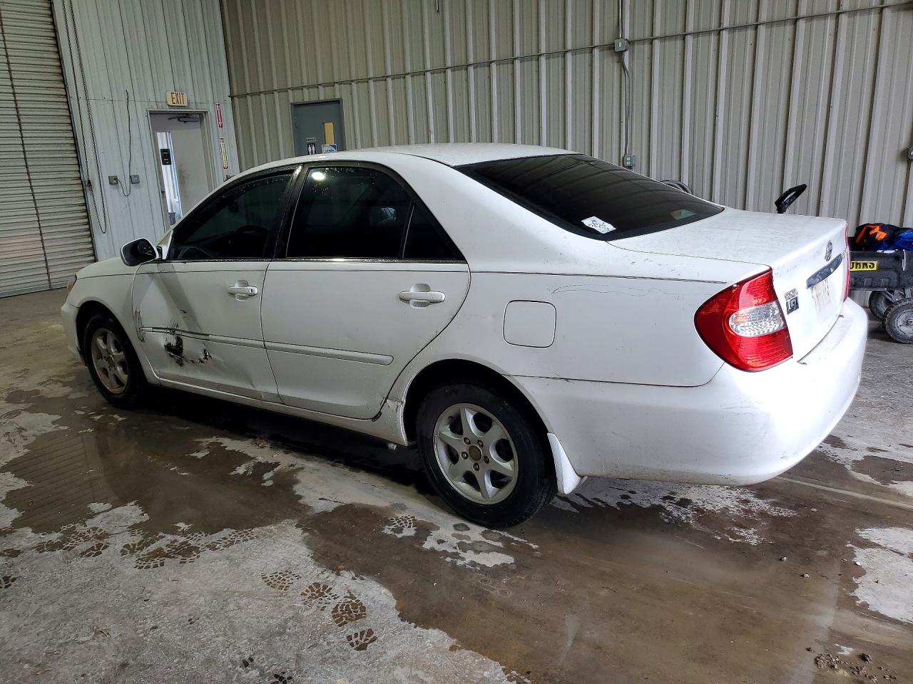 2002 Toyota Camry Le White vin: JTDBE32K920137273