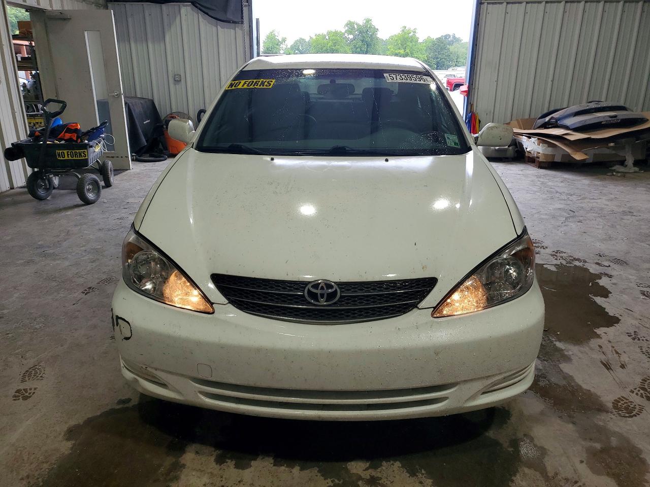 2002 Toyota Camry Le White vin: JTDBE32K920137273