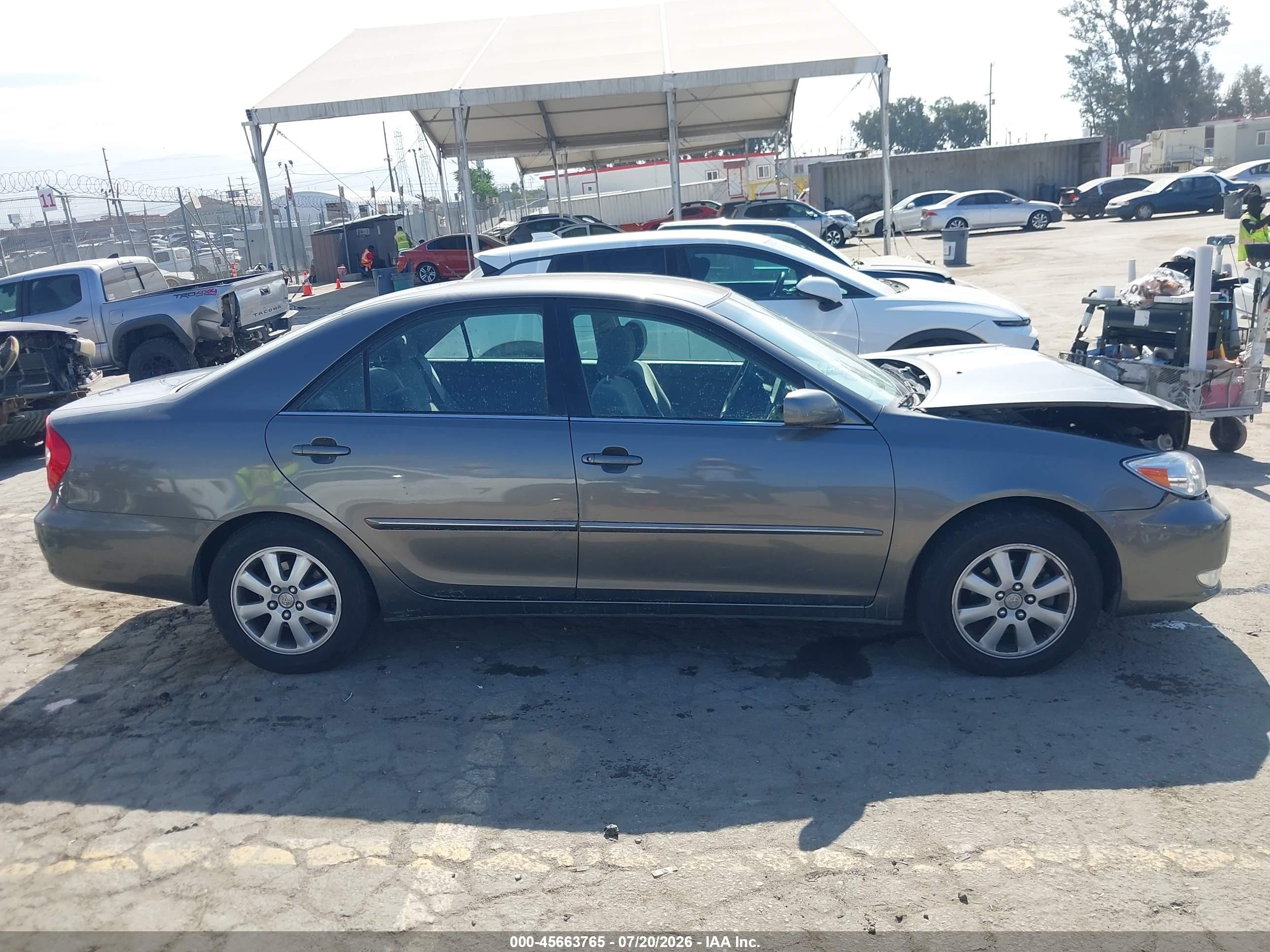 2003 Toyota Camry Xle Серый vin: JTDBE32K930173854