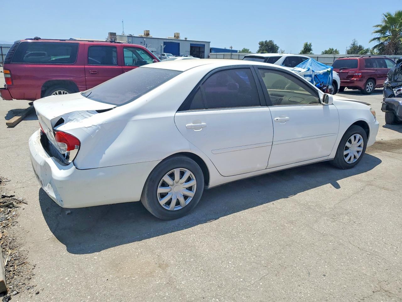 2002 Toyota Camry Le White vin: JTDBE32KX20008152