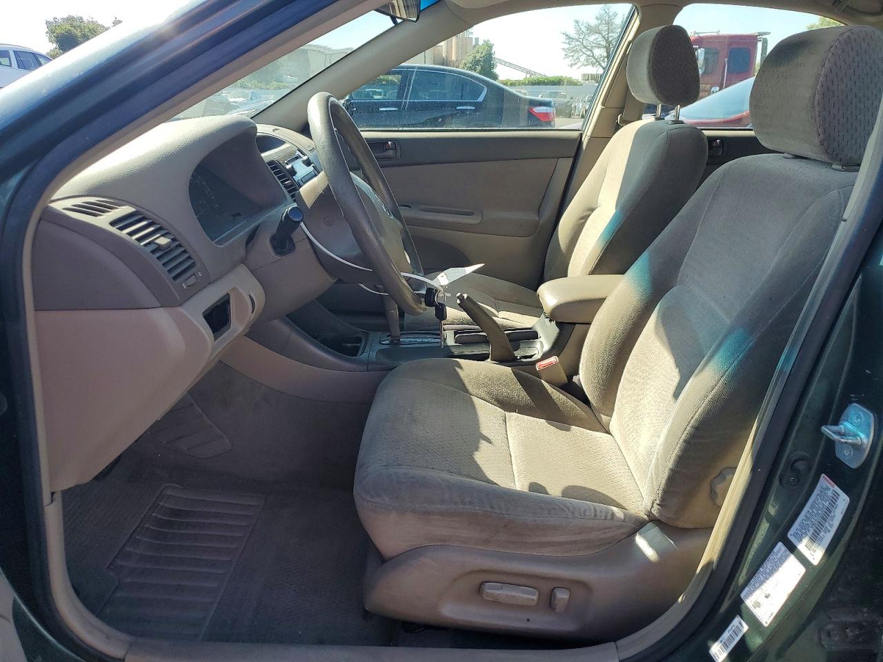 2002 Toyota Camry Le Green vin: JTDBE32KX20034704
