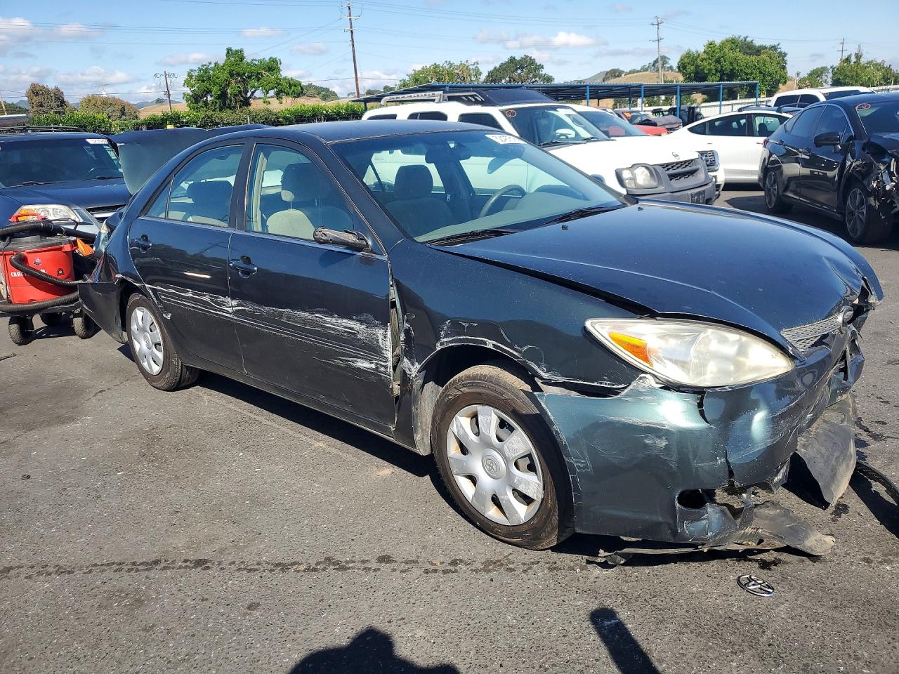 2002 Toyota Camry Le Green vin: JTDBE32KX20034704