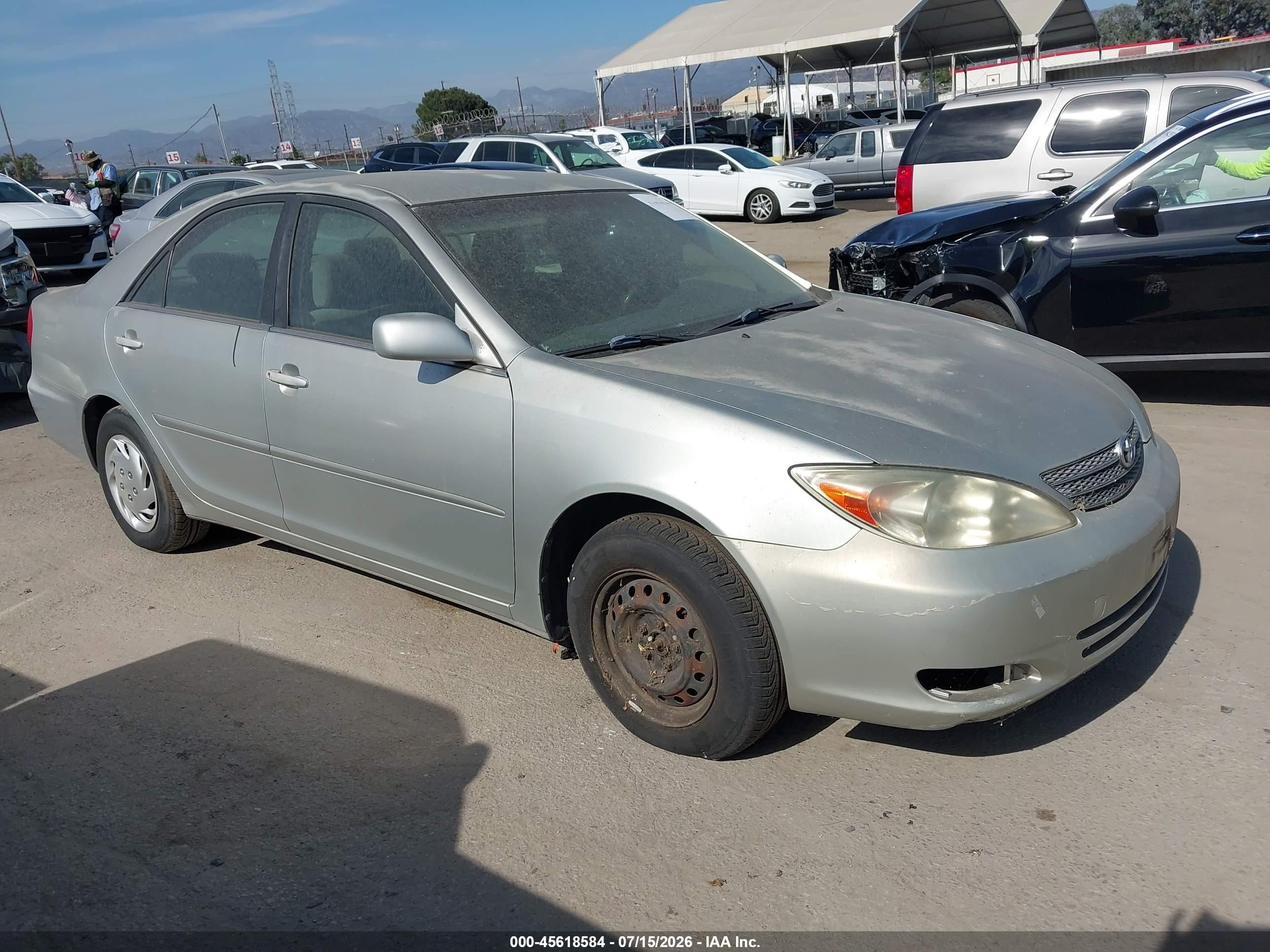 2002 Toyota Camry Le Silver vin: JTDBE32KX20046304
