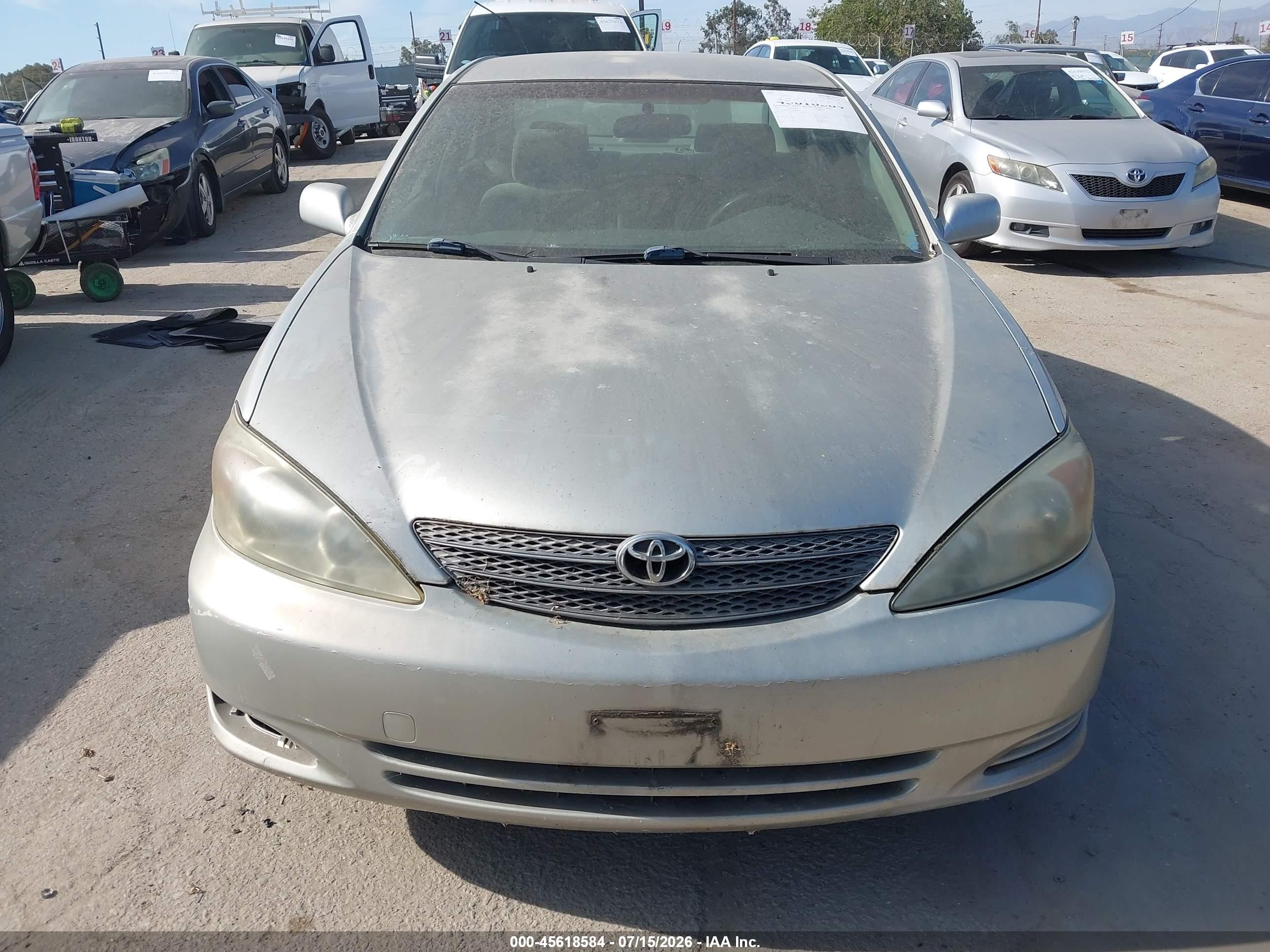 2002 Toyota Camry Le Silver vin: JTDBE32KX20046304