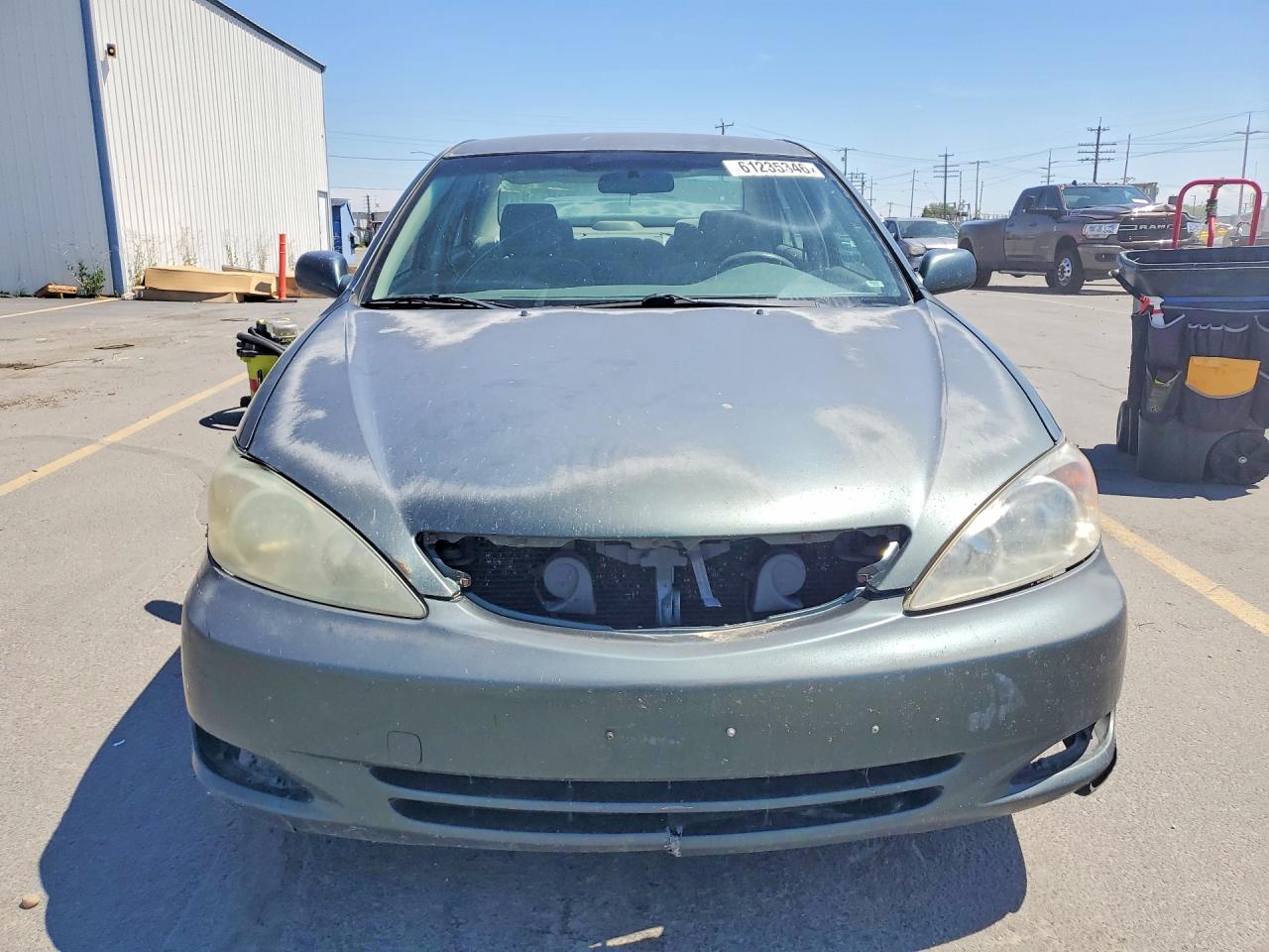 2002 Toyota Camry Le Green vin: JTDBE32KX20063345