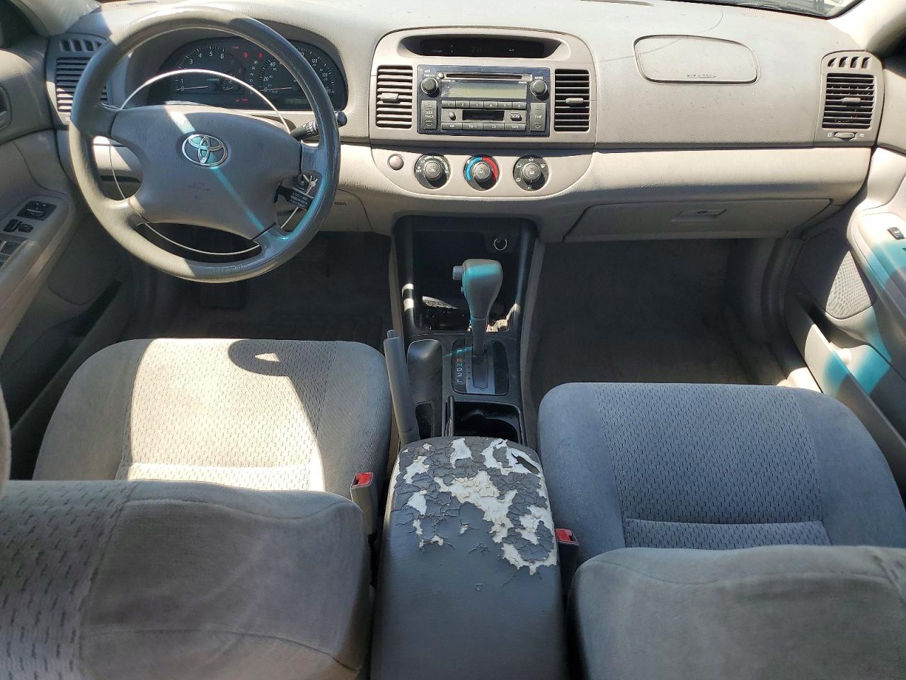2002 Toyota Camry Le Green vin: JTDBE32KX20063345