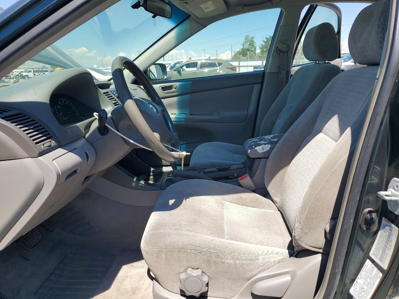 2002 Toyota Camry Le Green vin: JTDBE32KX20063345