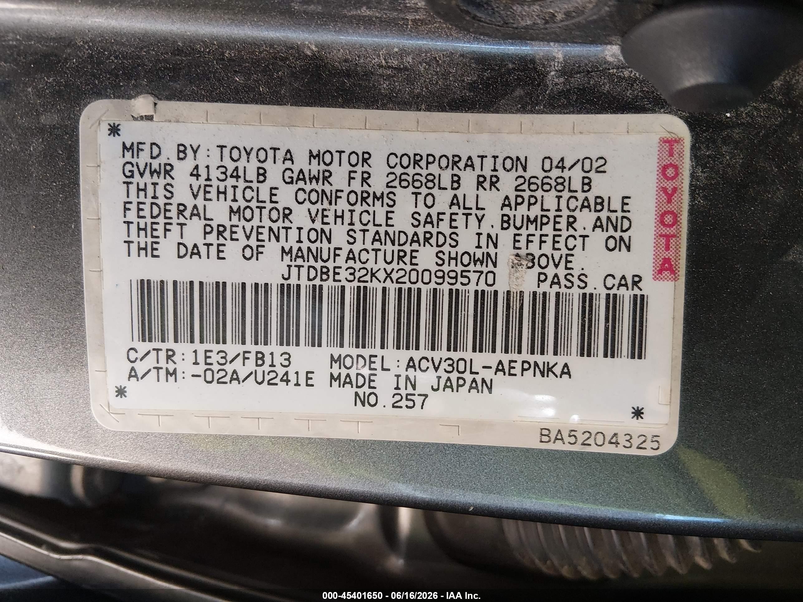 2002 Toyota Camry Le Gray vin: JTDBE32KX20099570