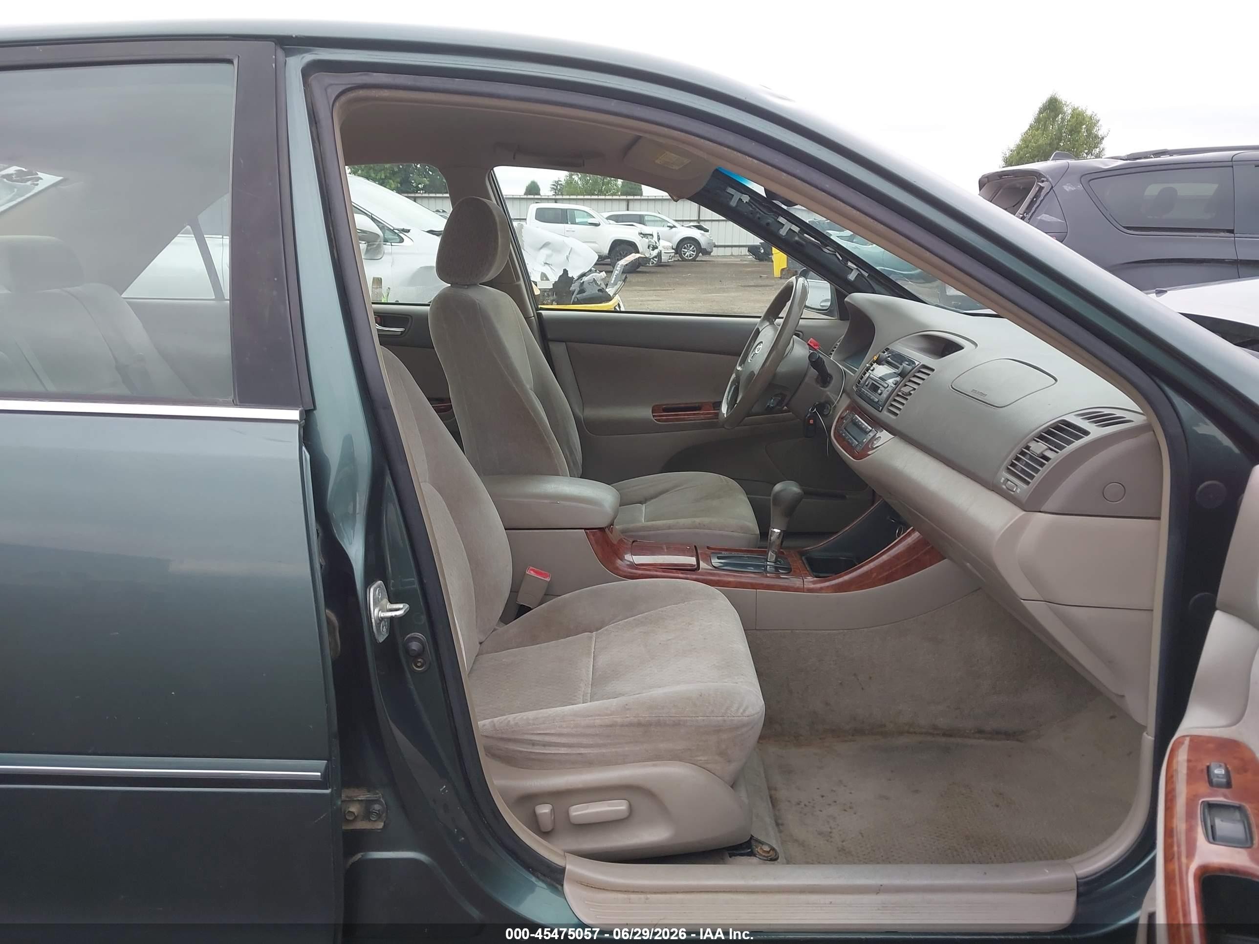 2003 Toyota Camry Xle Green vin: JTDBE32KX30153399
