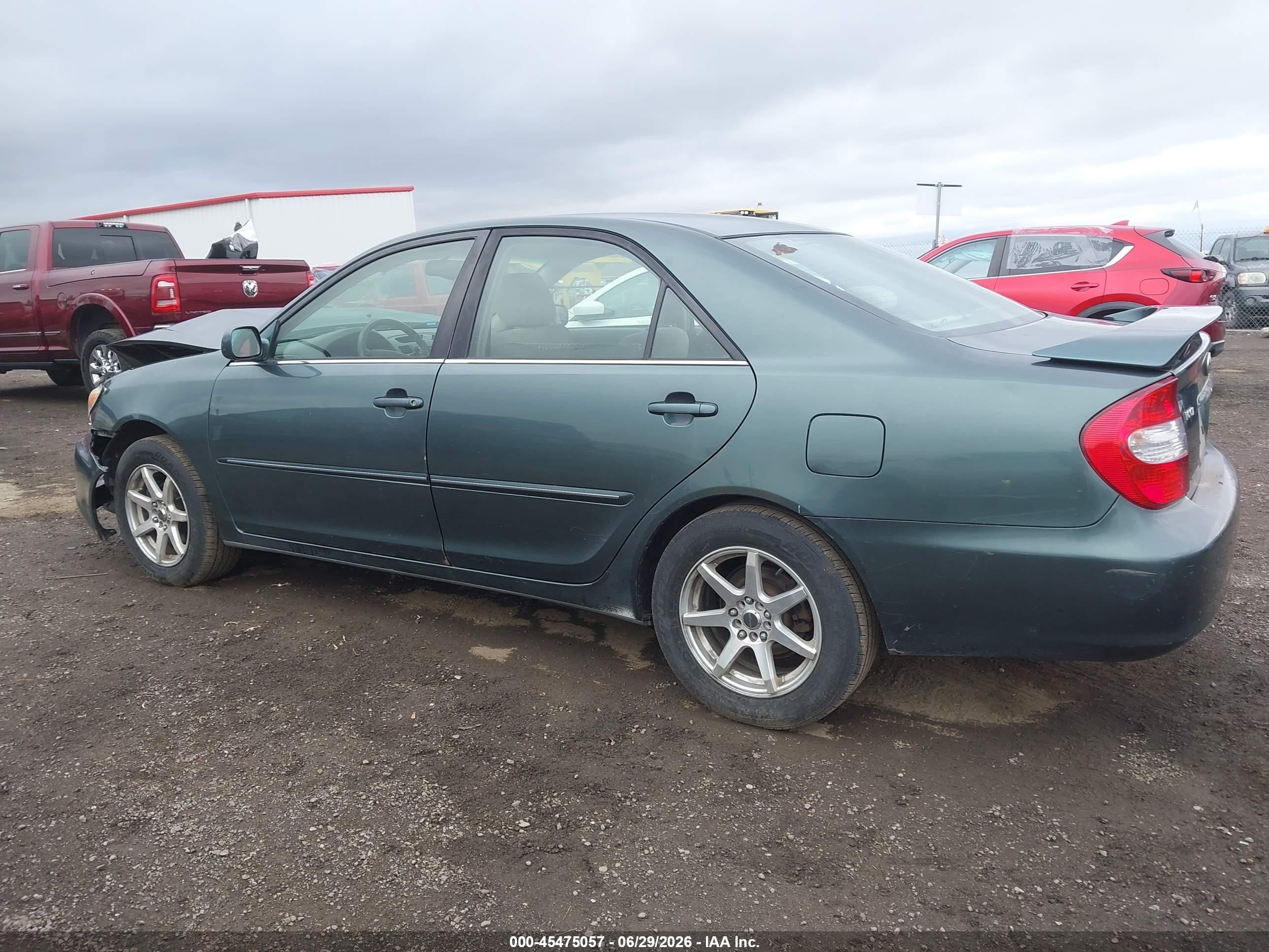 2003 Toyota Camry Xle Green vin: JTDBE32KX30153399