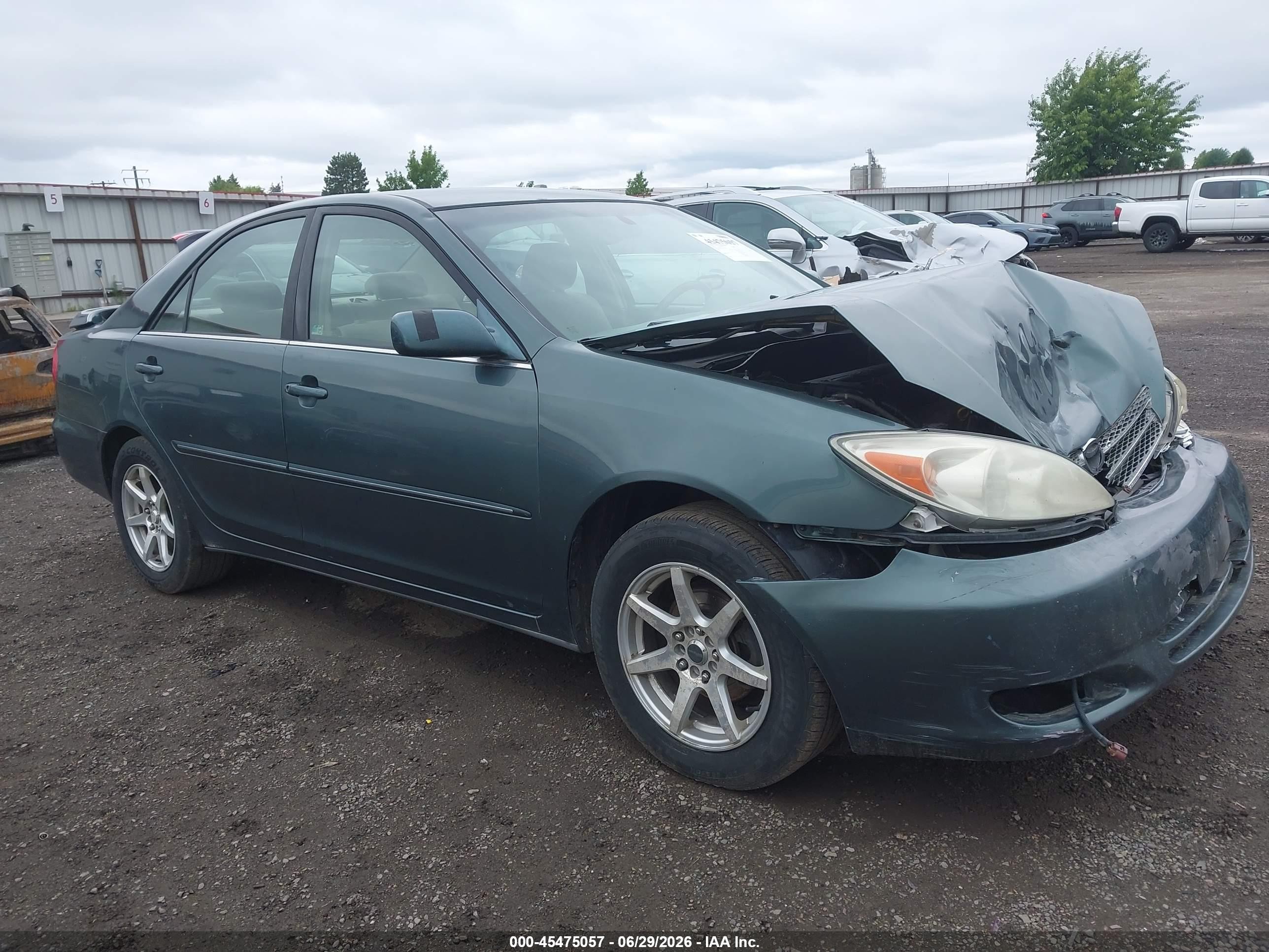 2003 Toyota Camry Xle Green vin: JTDBE32KX30153399