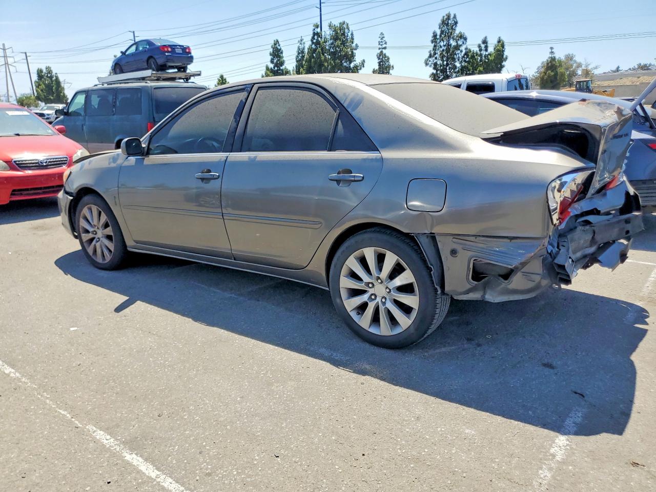 2003 Toyota Camry Le Gray vin: JTDBE32KX30172888