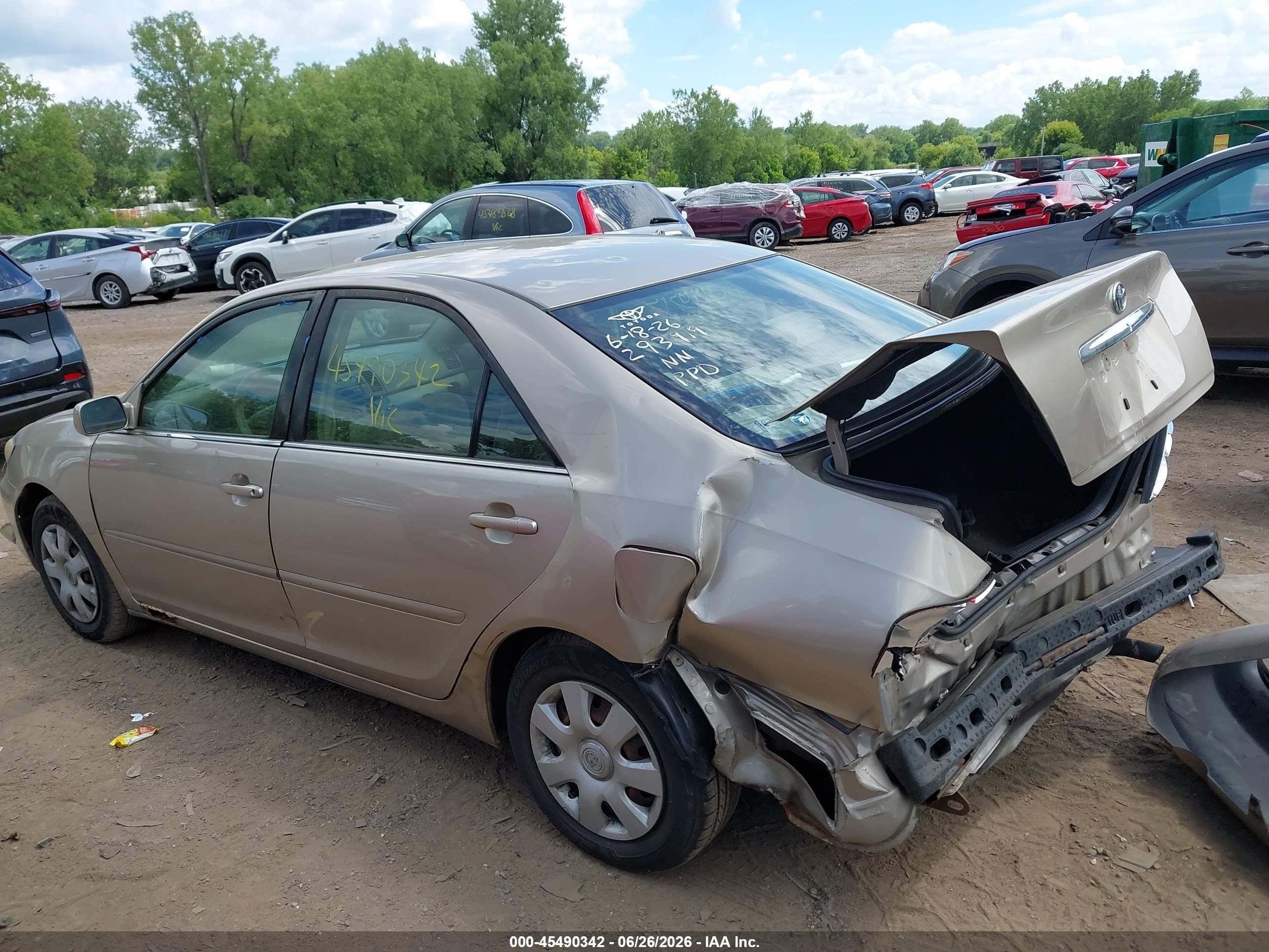 2003 Toyota Camry Le Желто-коричневый vin: JTDBE32KX30203699