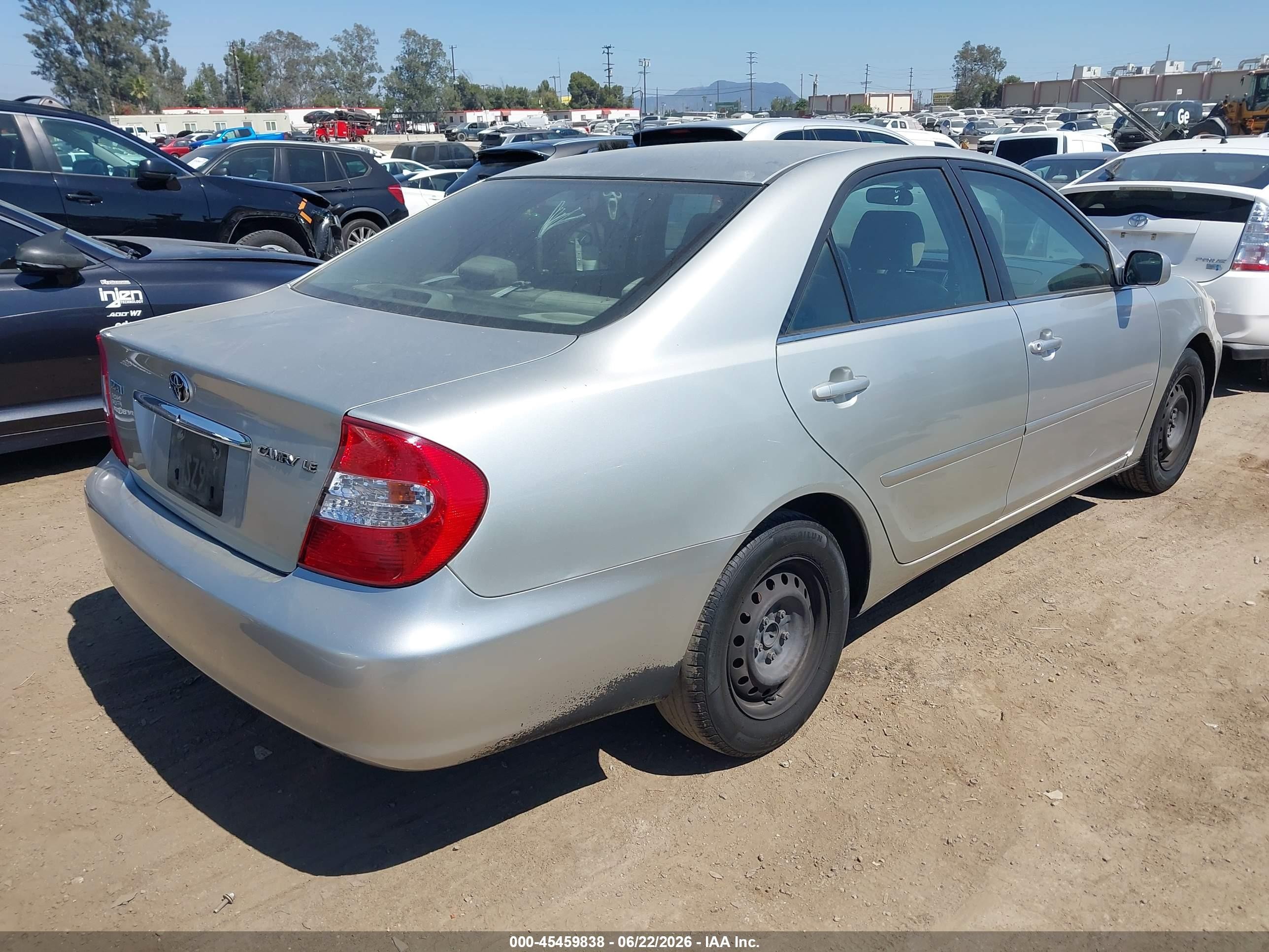 2003 Toyota Camry Le Silver vin: JTDBE32KX30228442
