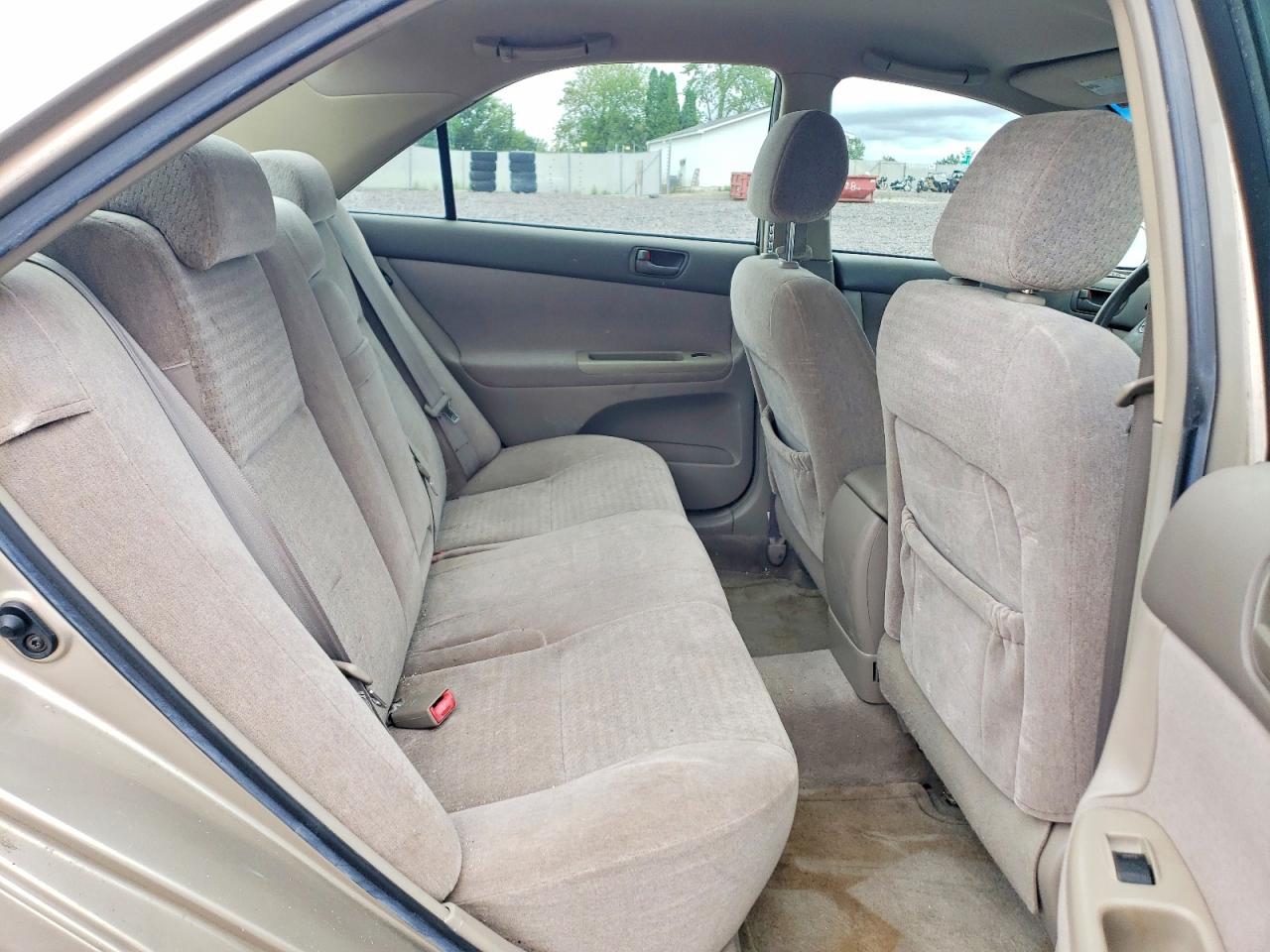 2004 Toyota Camry Le Gray vin: JTDBE32KX40261913
