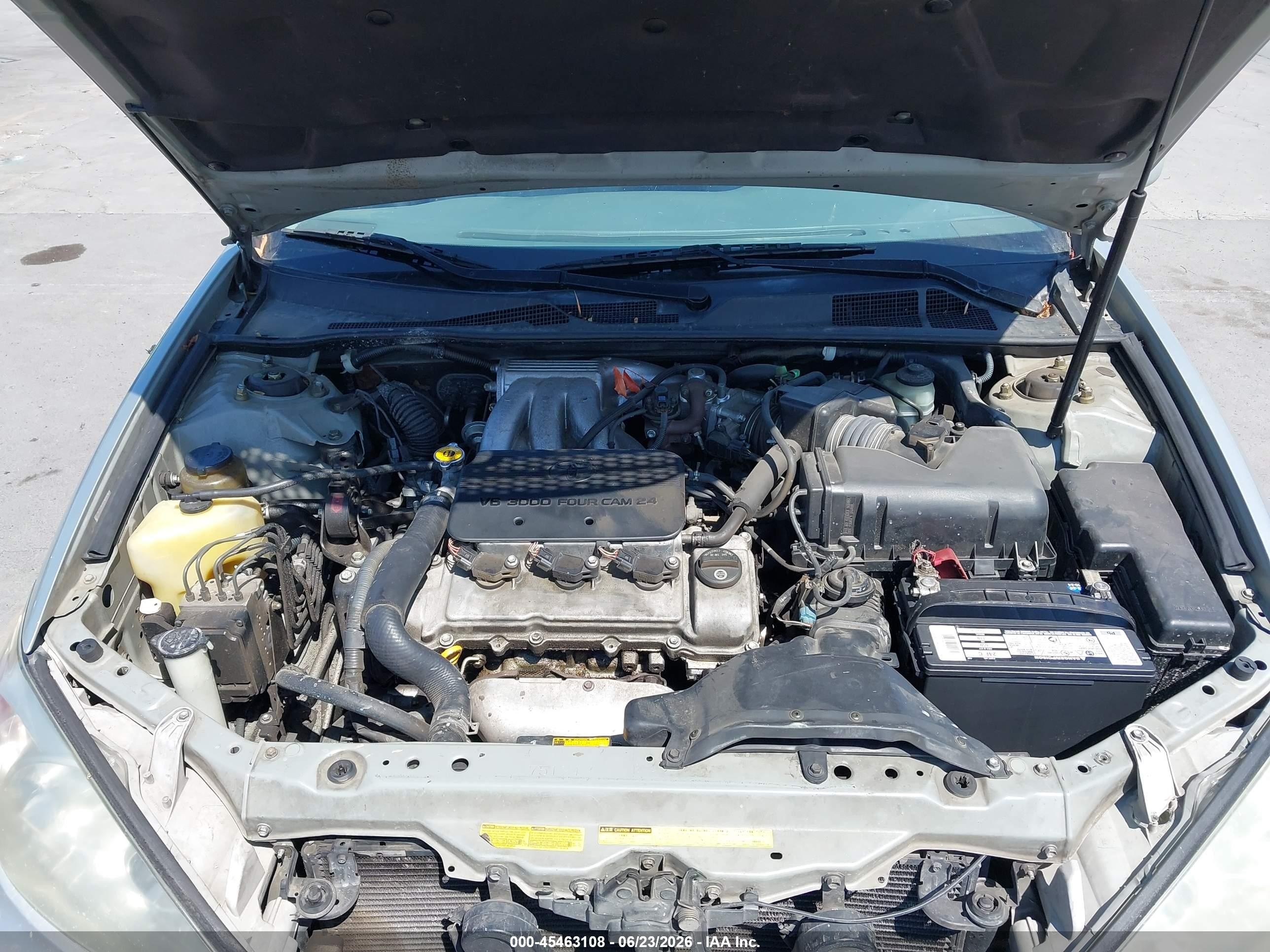 2002 Toyota Camry Xle Серый vin: JTDBF30K020033111