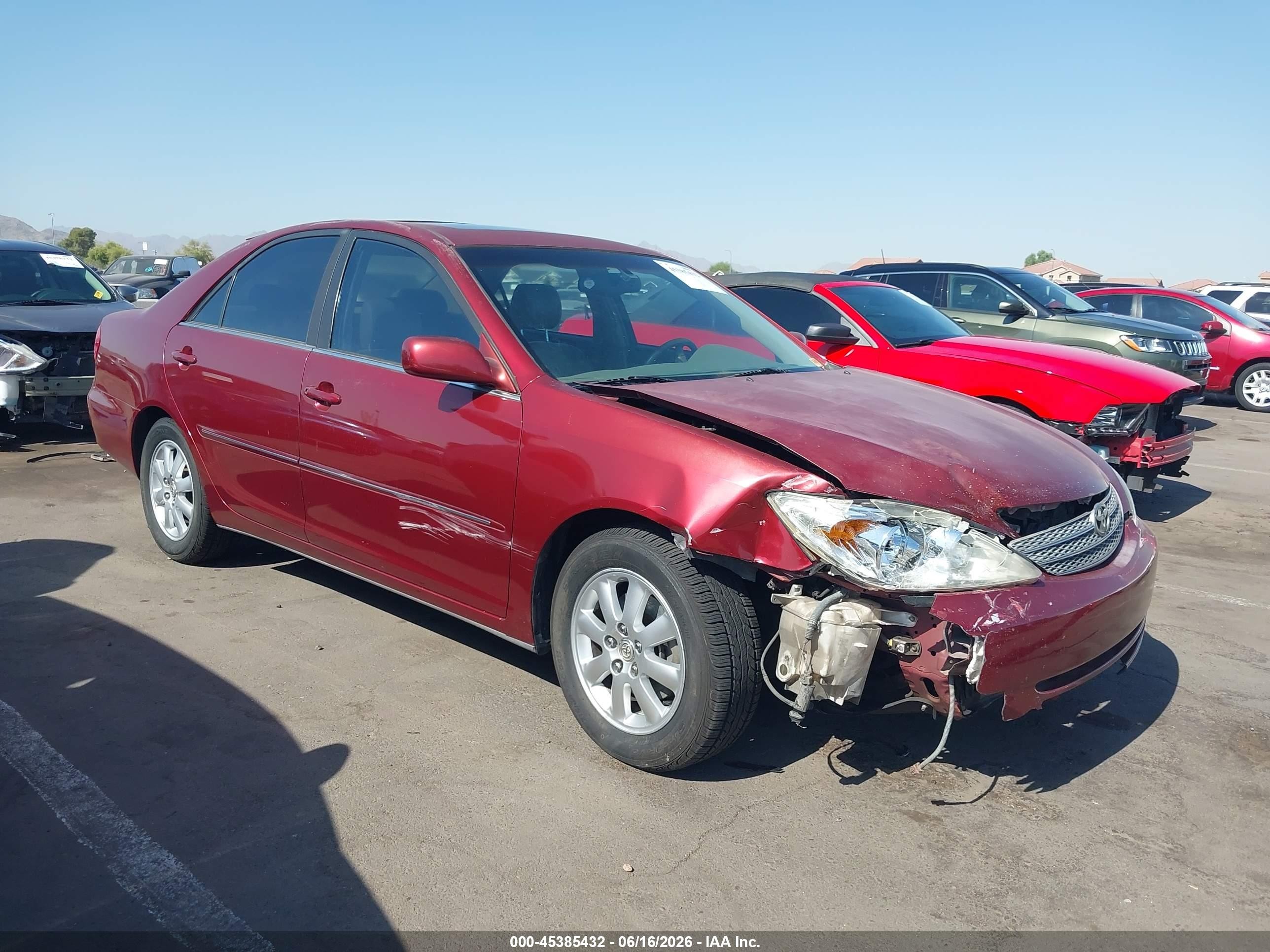 2002 Toyota Camry Xle Красный vin: JTDBF30K020038079