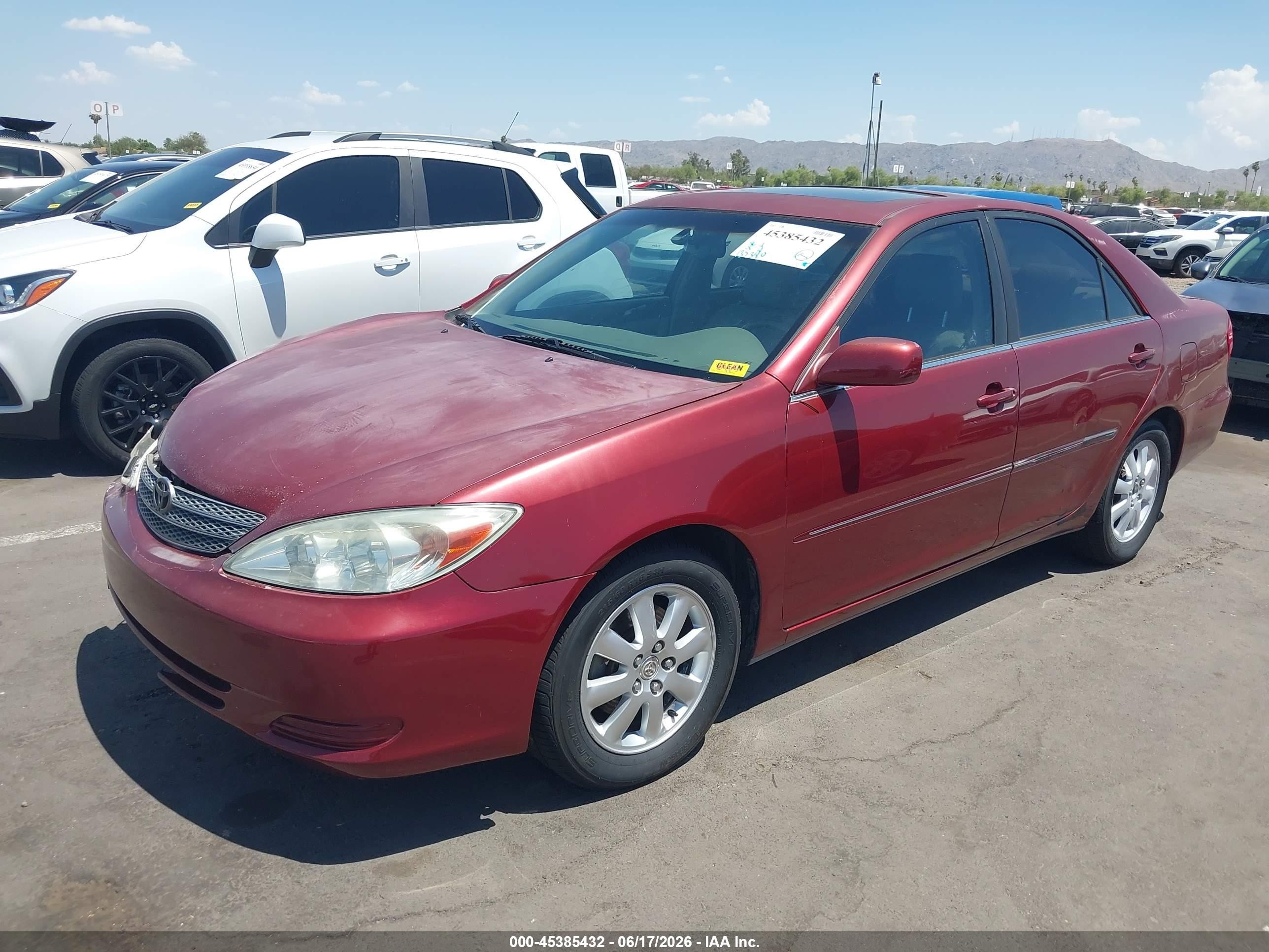 2002 Toyota Camry Xle Красный vin: JTDBF30K020038079
