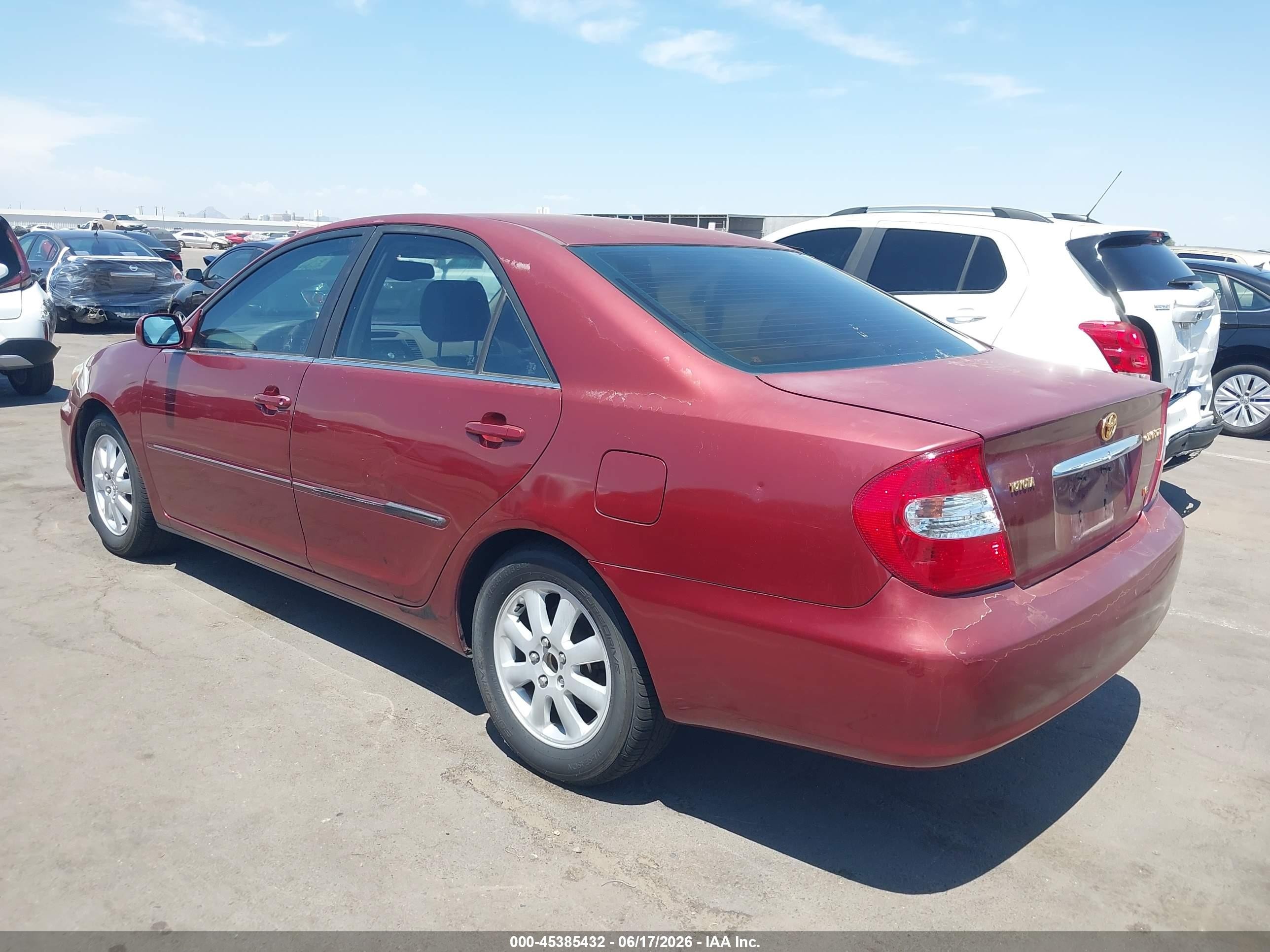 2002 Toyota Camry Xle Красный vin: JTDBF30K020038079