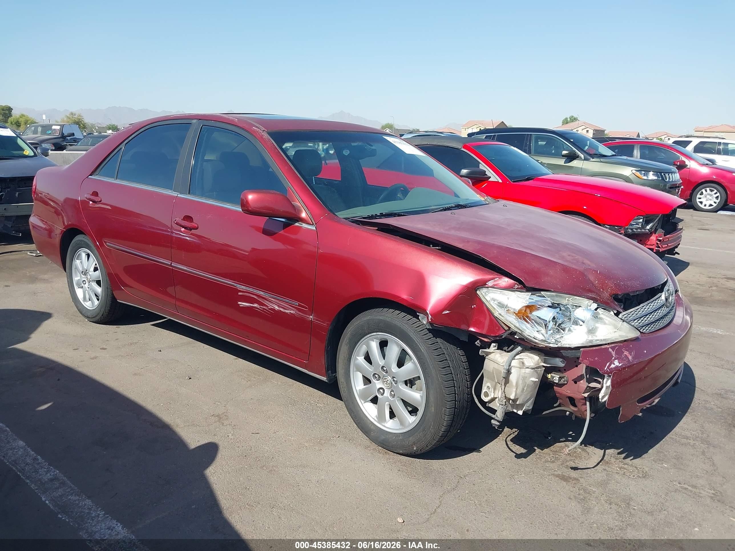 2002 Toyota Camry Xle Красный vin: JTDBF30K020038079