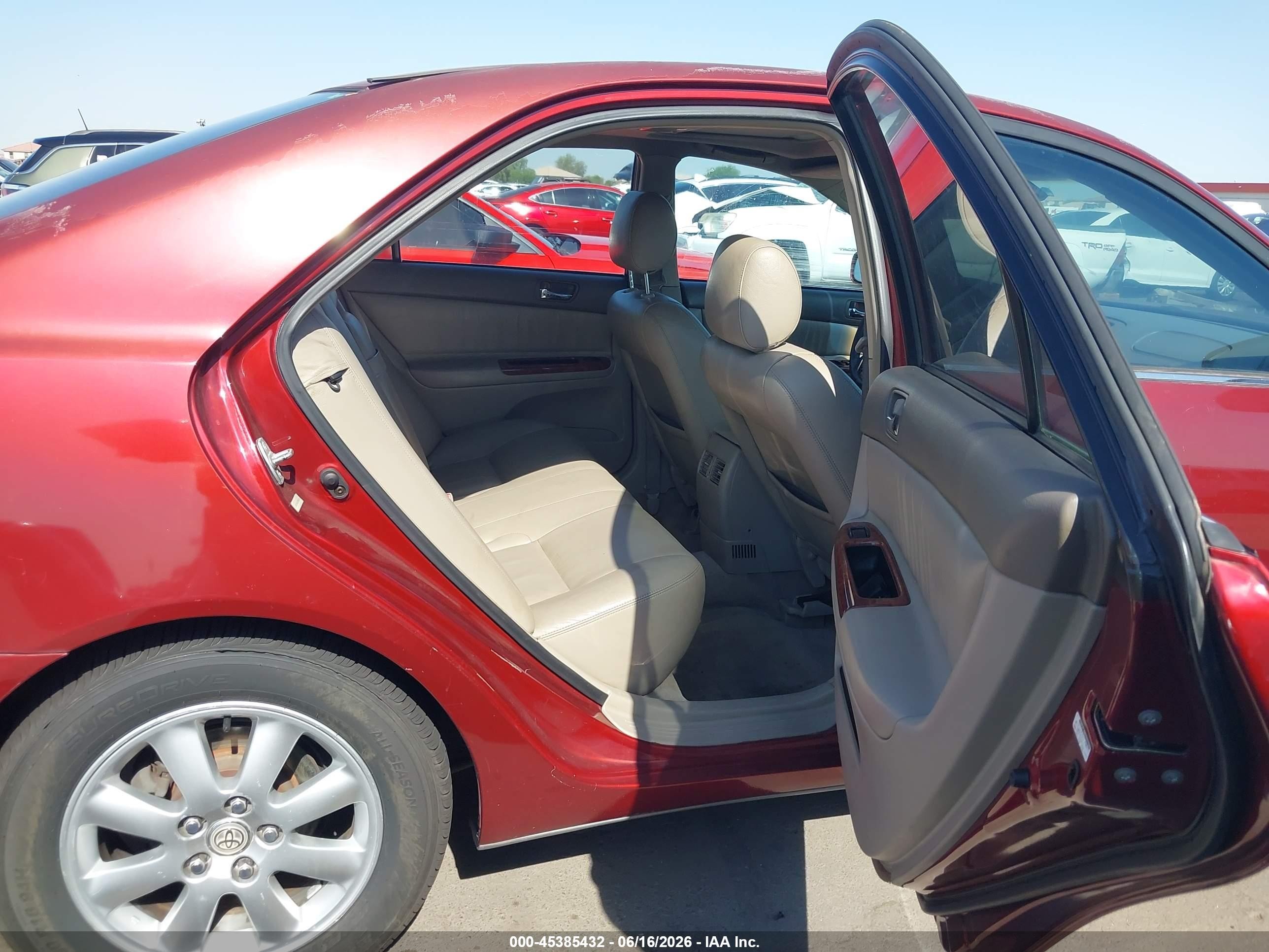2002 Toyota Camry Xle Красный vin: JTDBF30K020038079